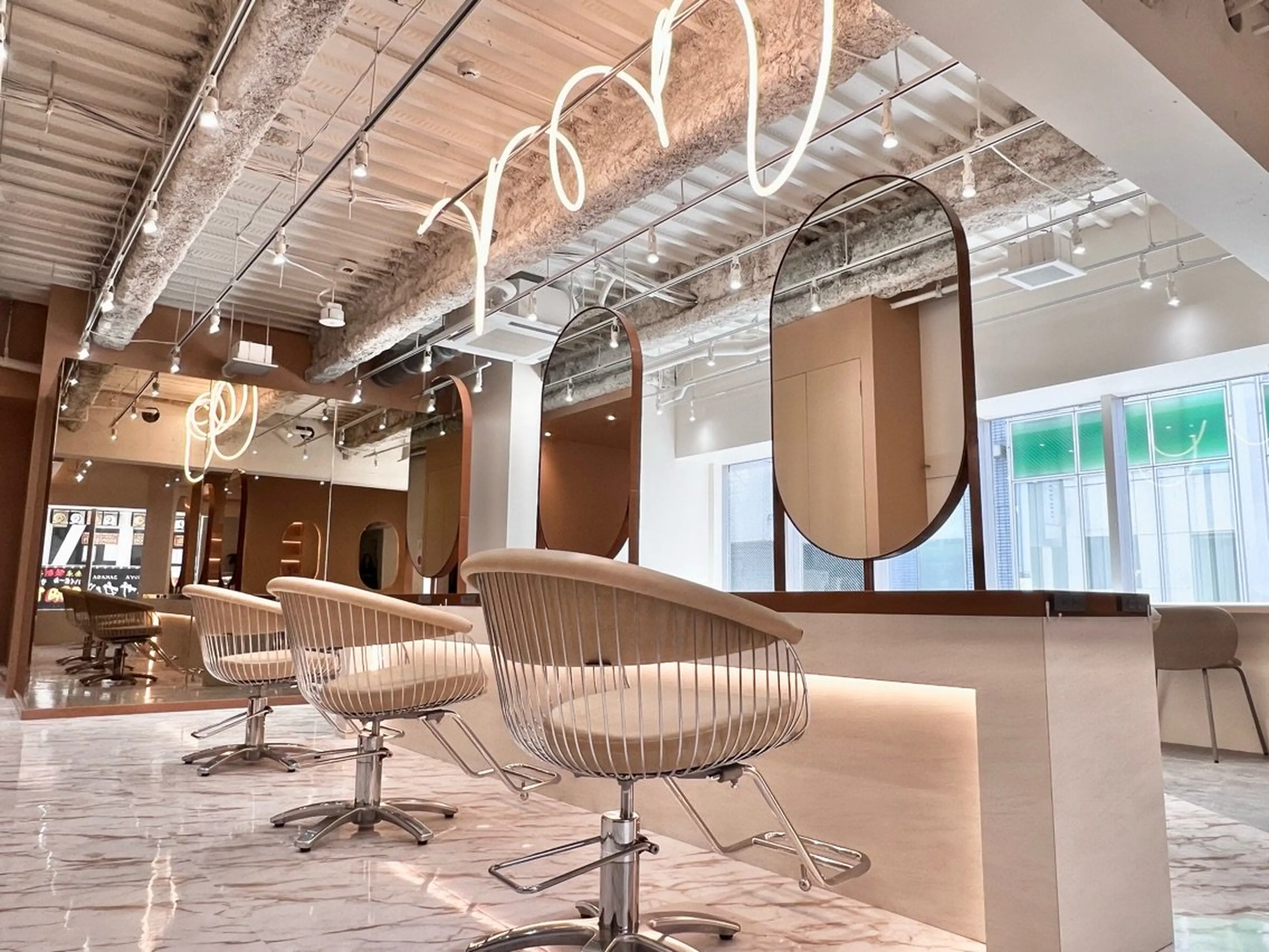 D.I.E.V.A  渋谷店の内観・外観1