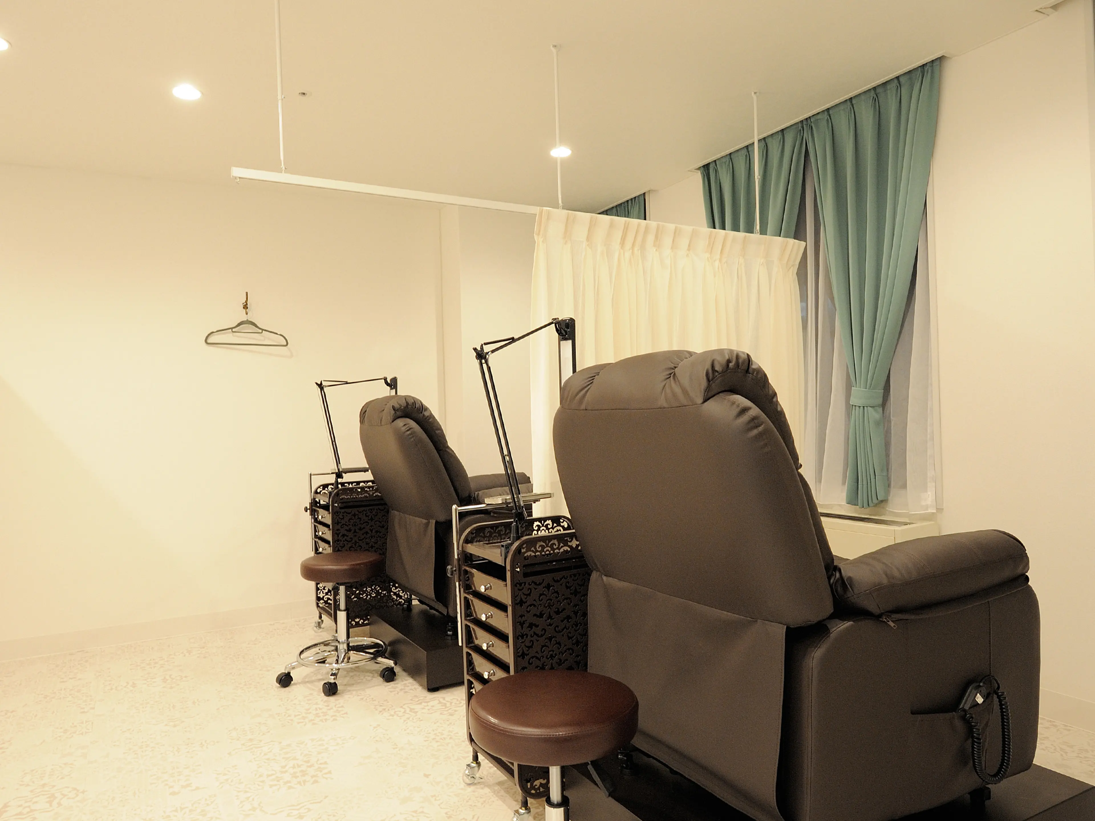 nicott lash  神戸三宮店の内観・外観2