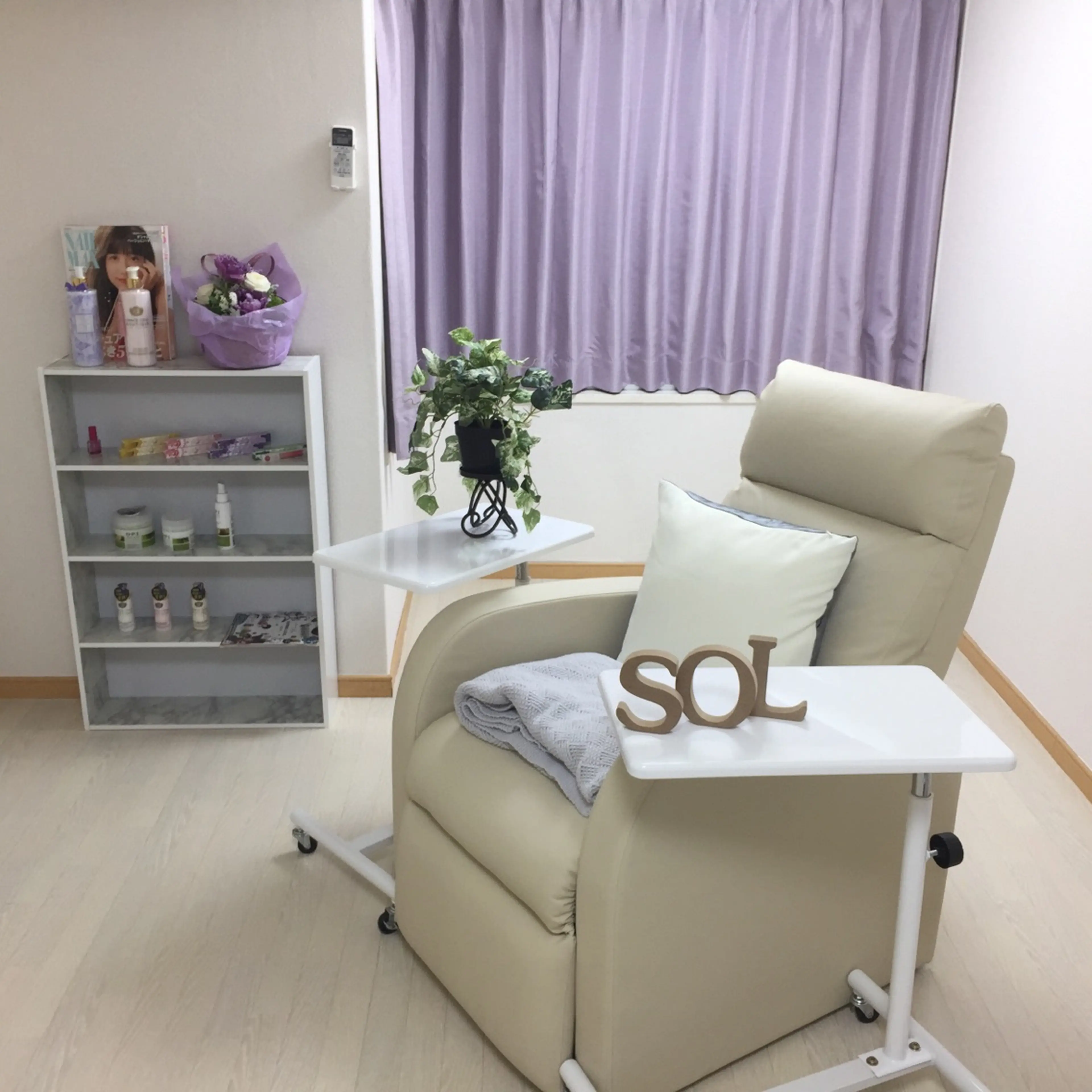 SOL nailの内観・外観1