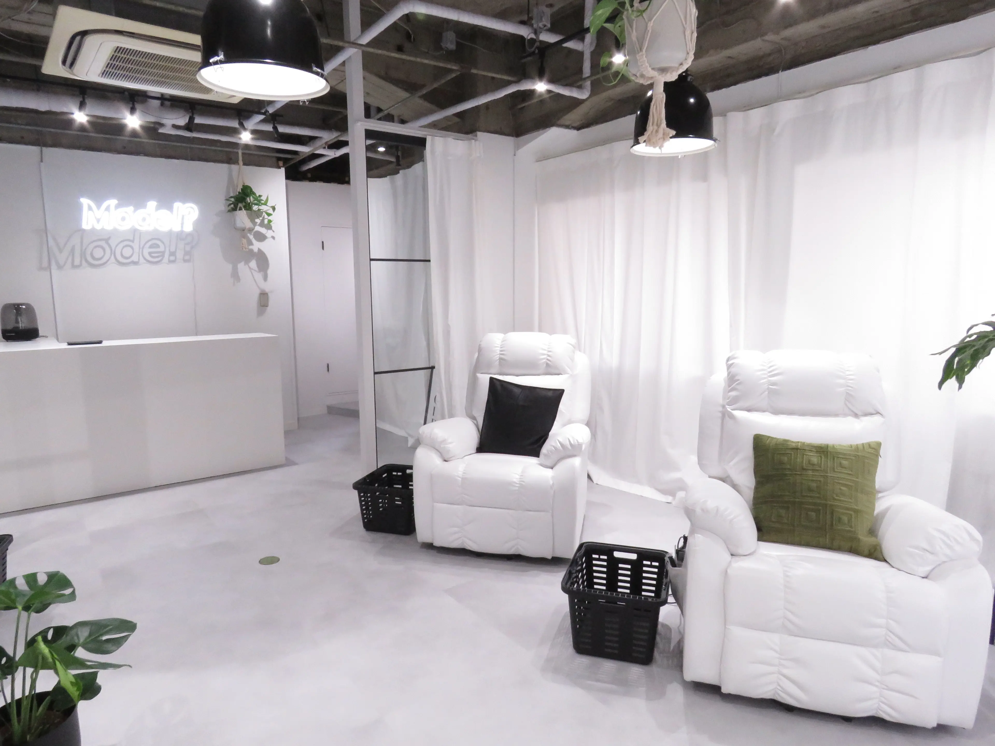 Mode!? 新宿西口店【メンズ眉毛サロン】の内観・外観1