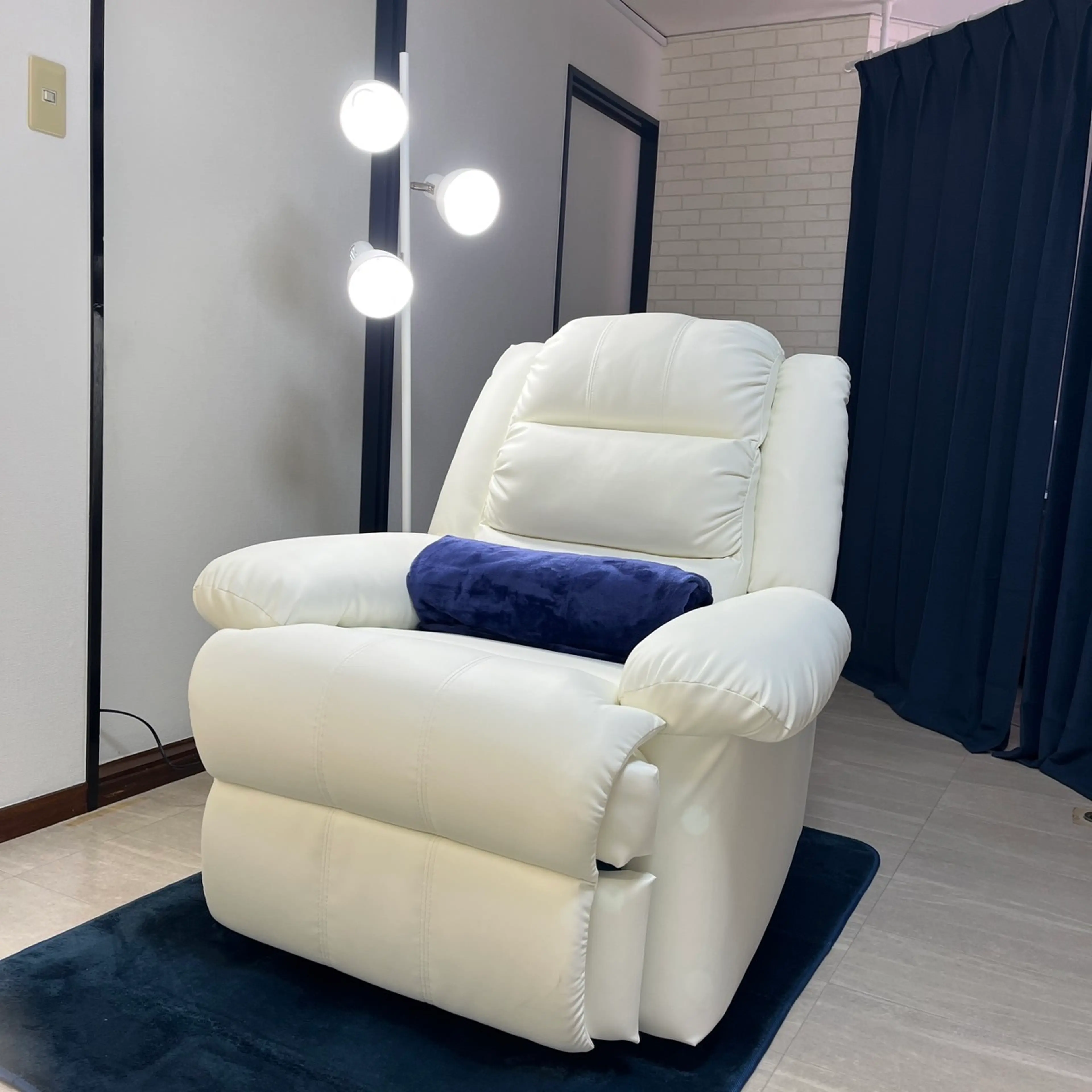 by MARIE TERESIA 仙台広瀬通1号店の内観・外観1