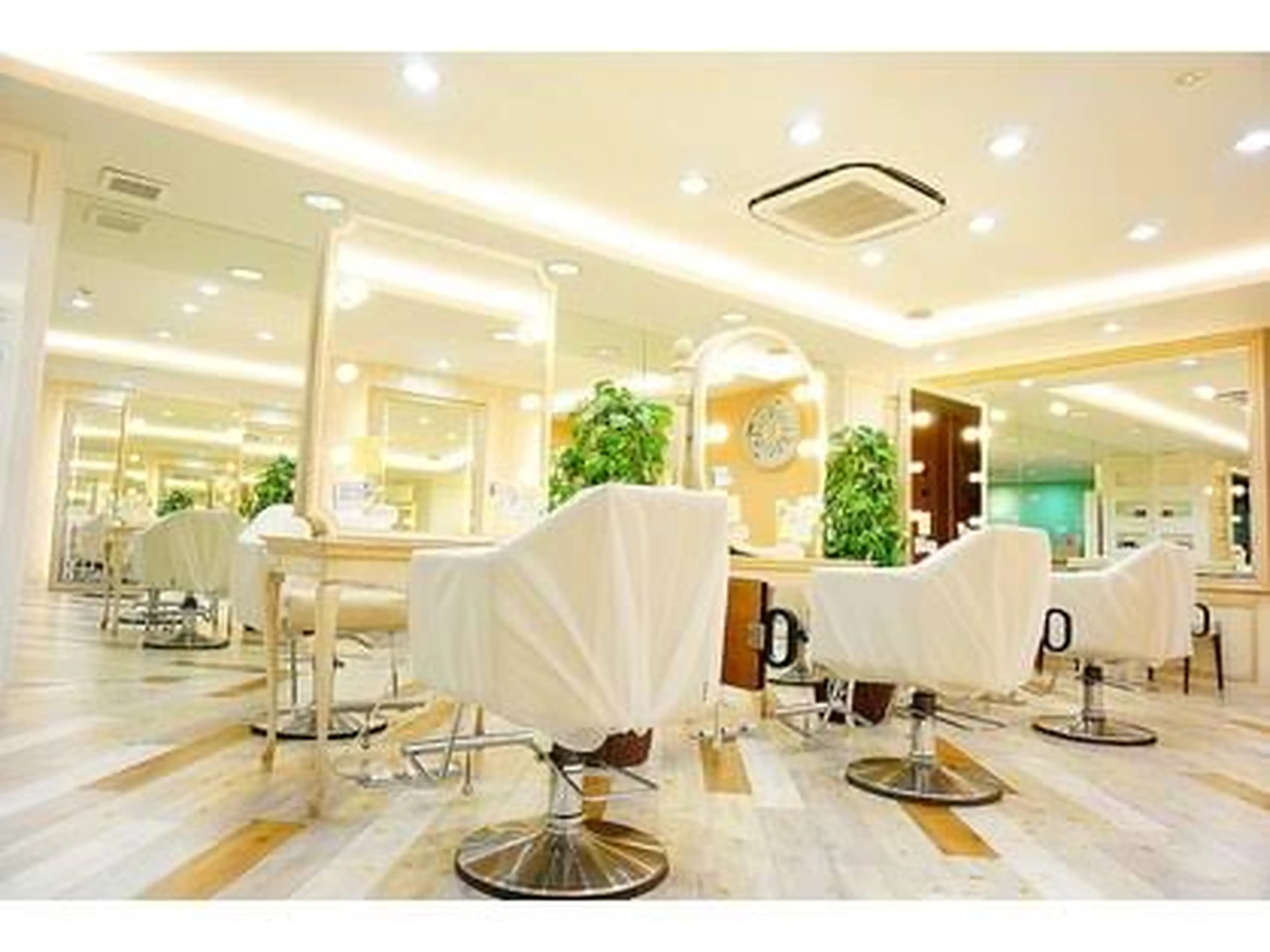 crop es辻堂店の内観・外観1