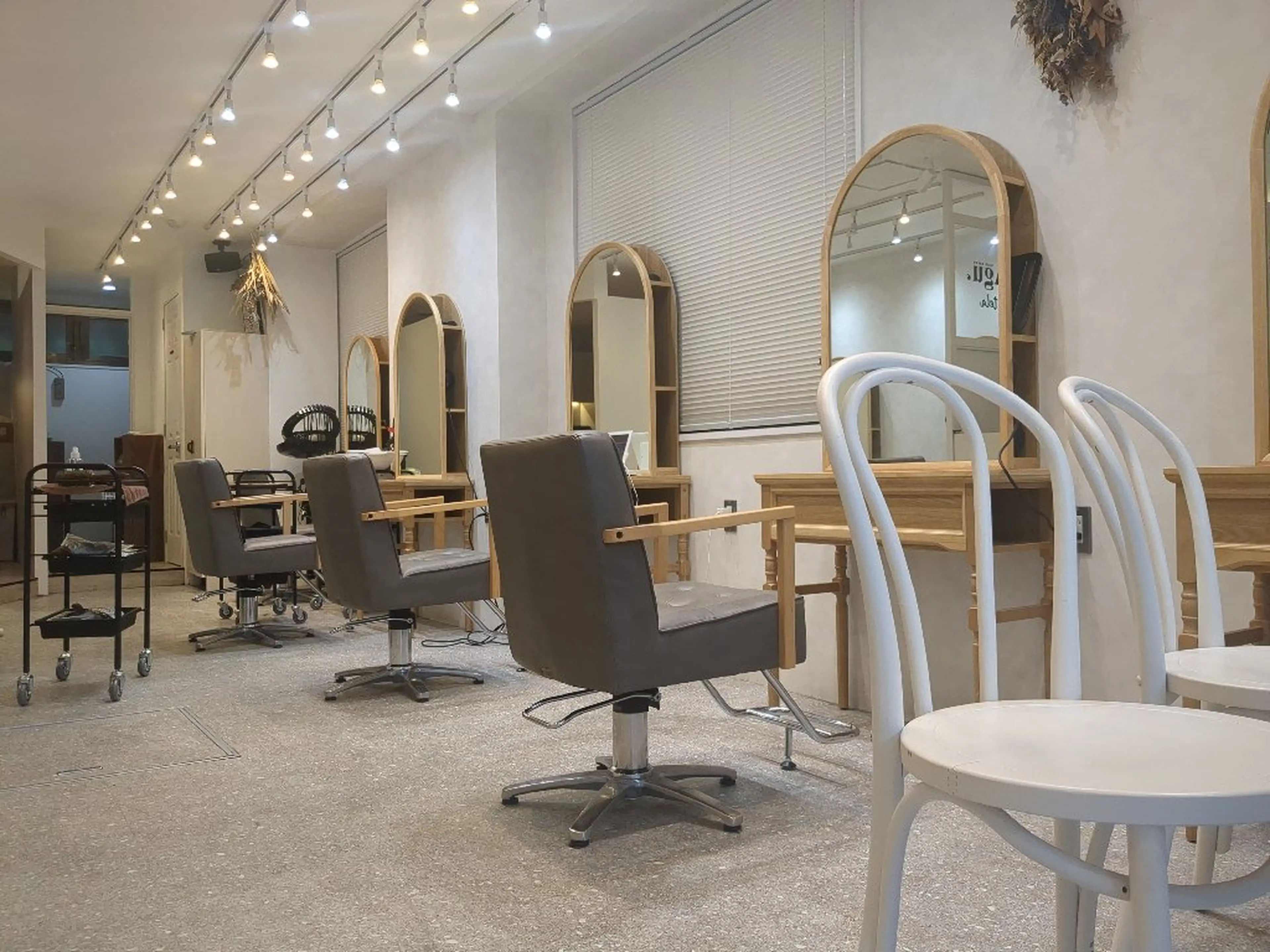 アグヘアーテラ武蔵小杉店の内観・外観1