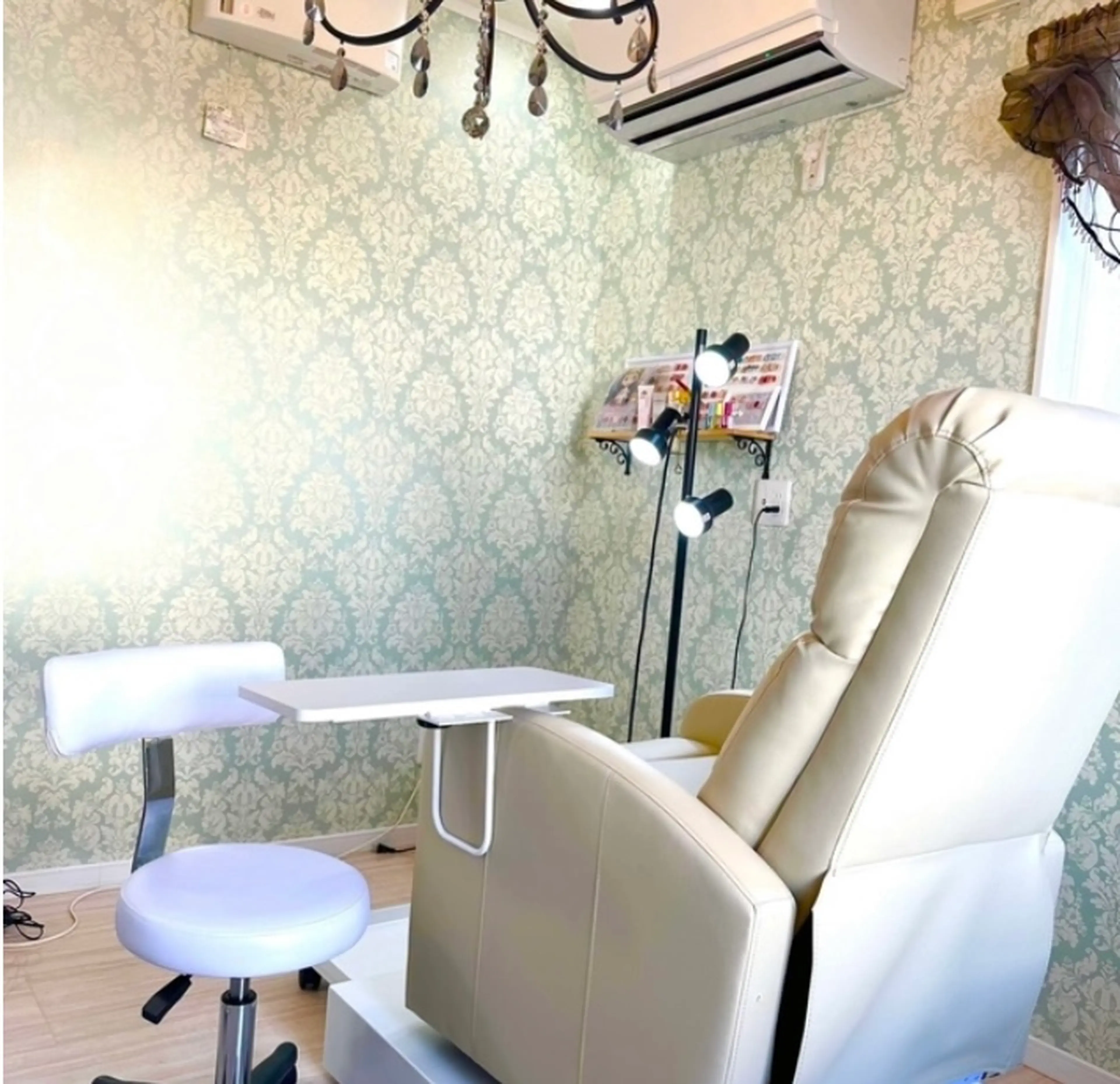 BURGUNDYの内観・外観2