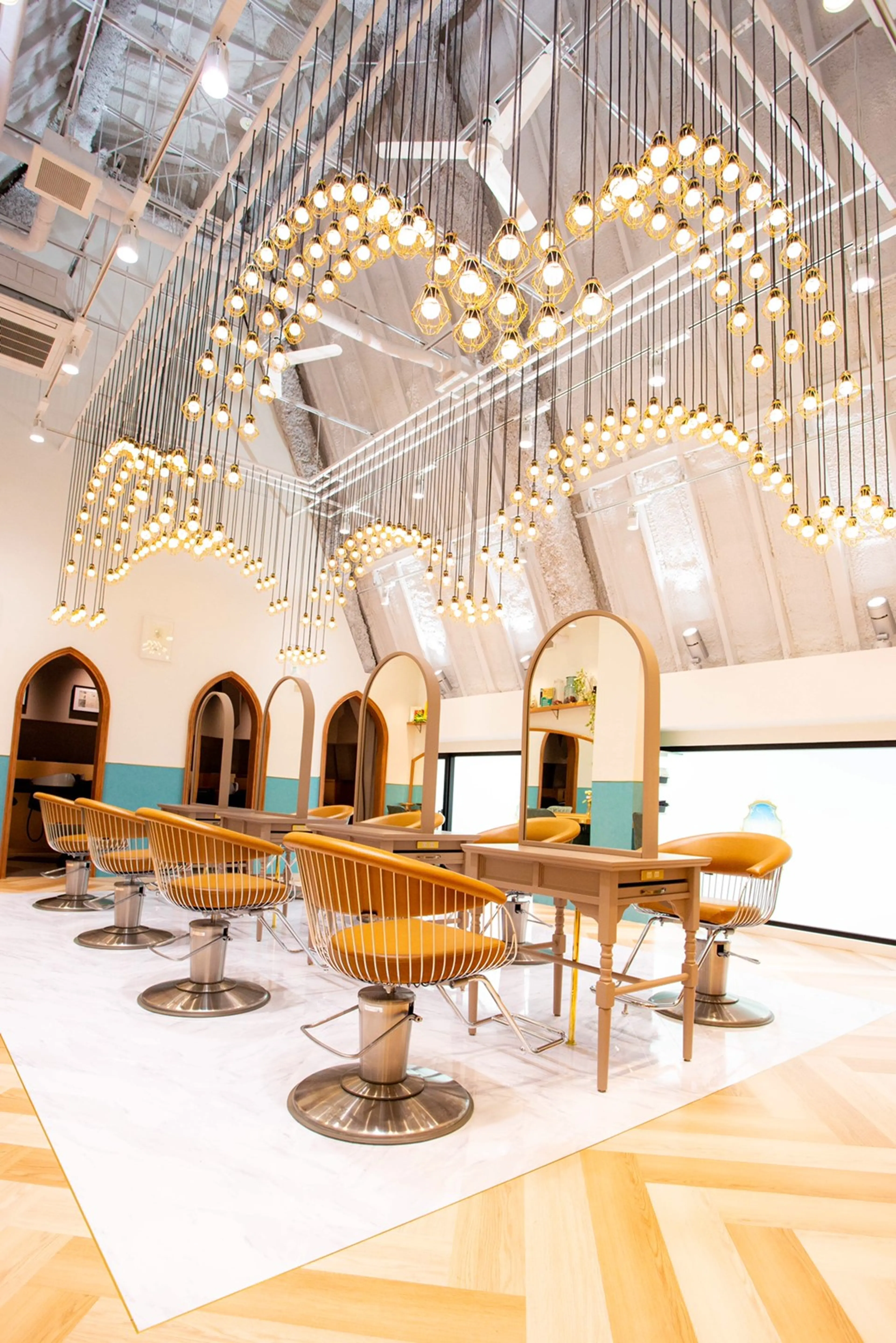 Lond legliseの内観・外観1