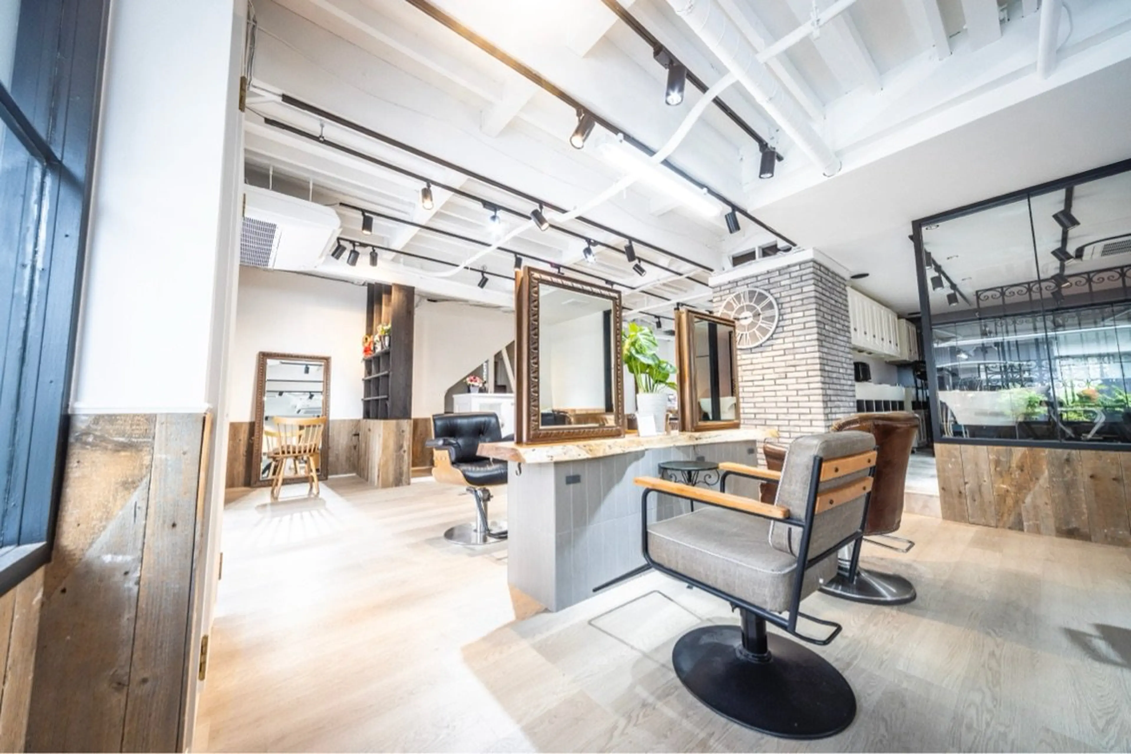 Lumi上大岡店の内観・外観2