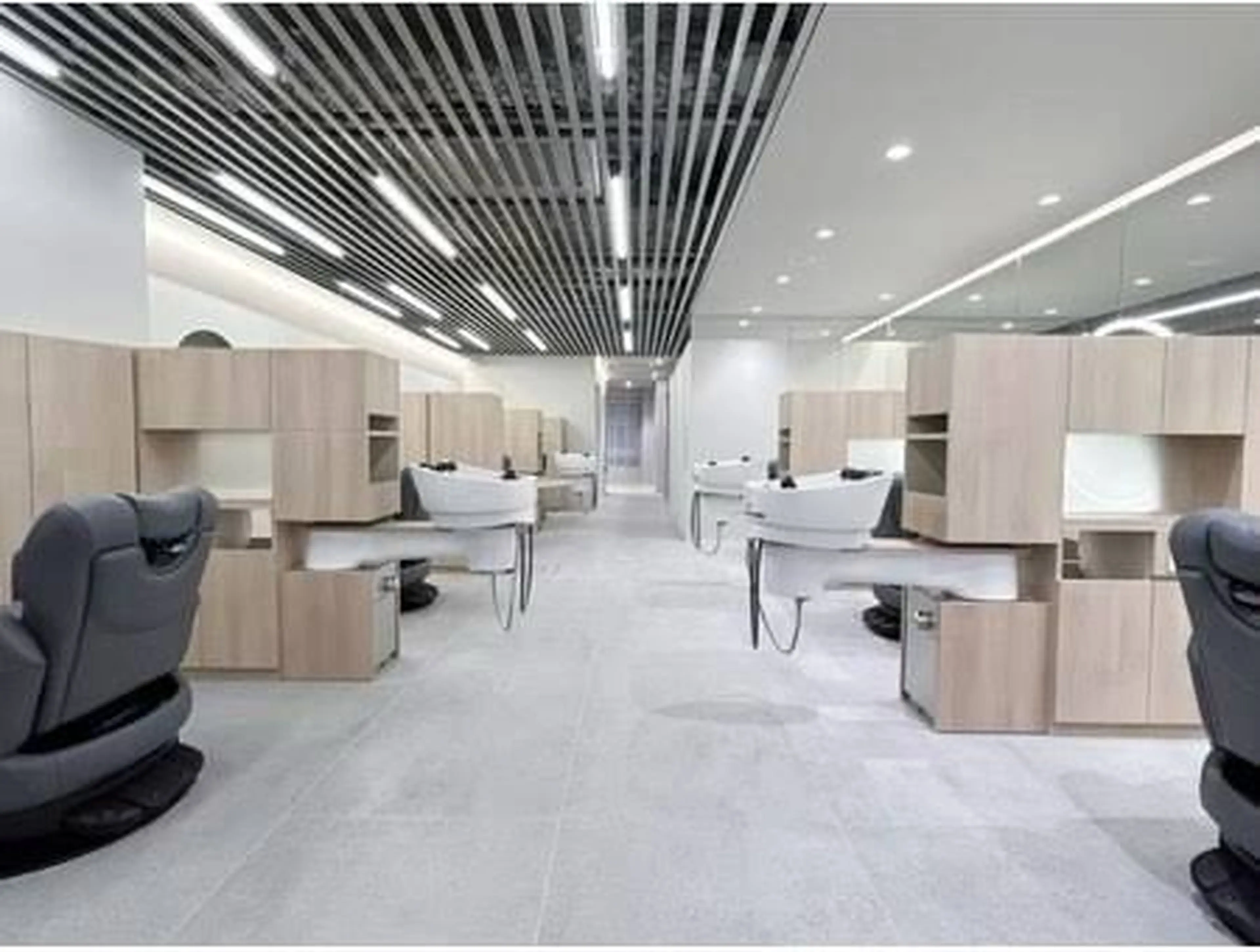 THINK SHOP 神戸三宮の内観・外観2