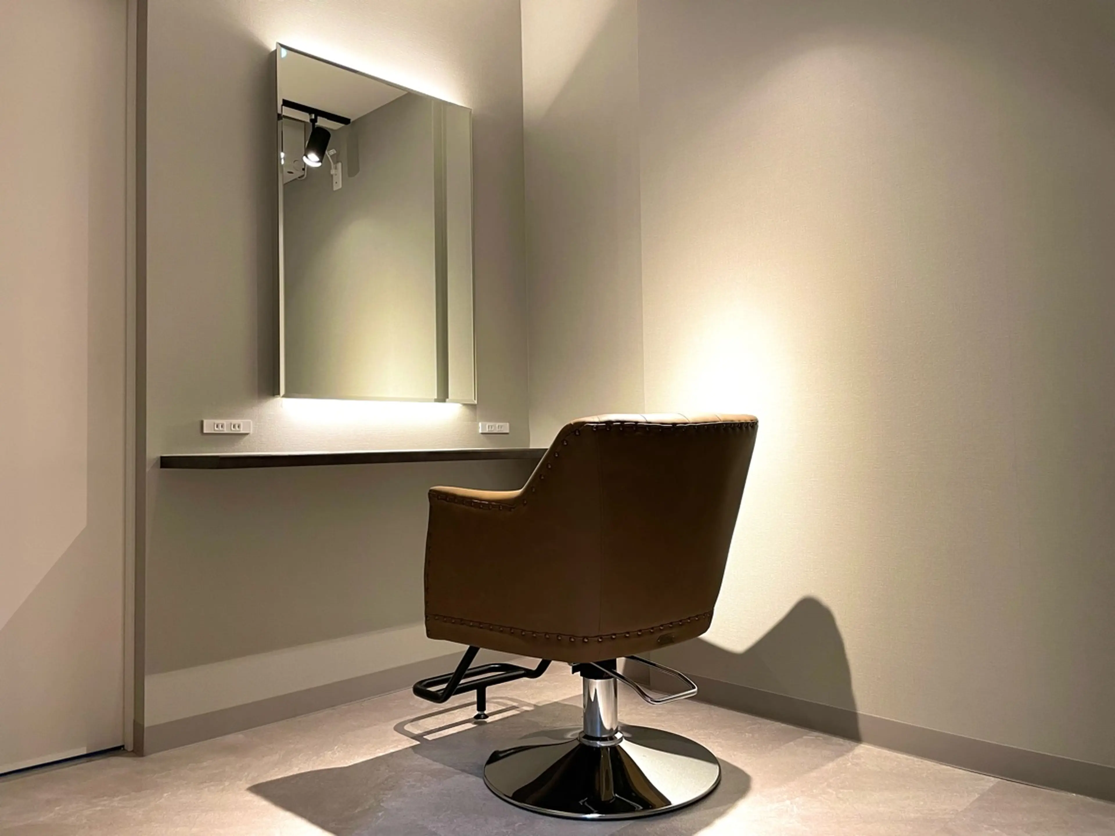 Hair Salon & Cafe　F.U.Nの内観・外観2