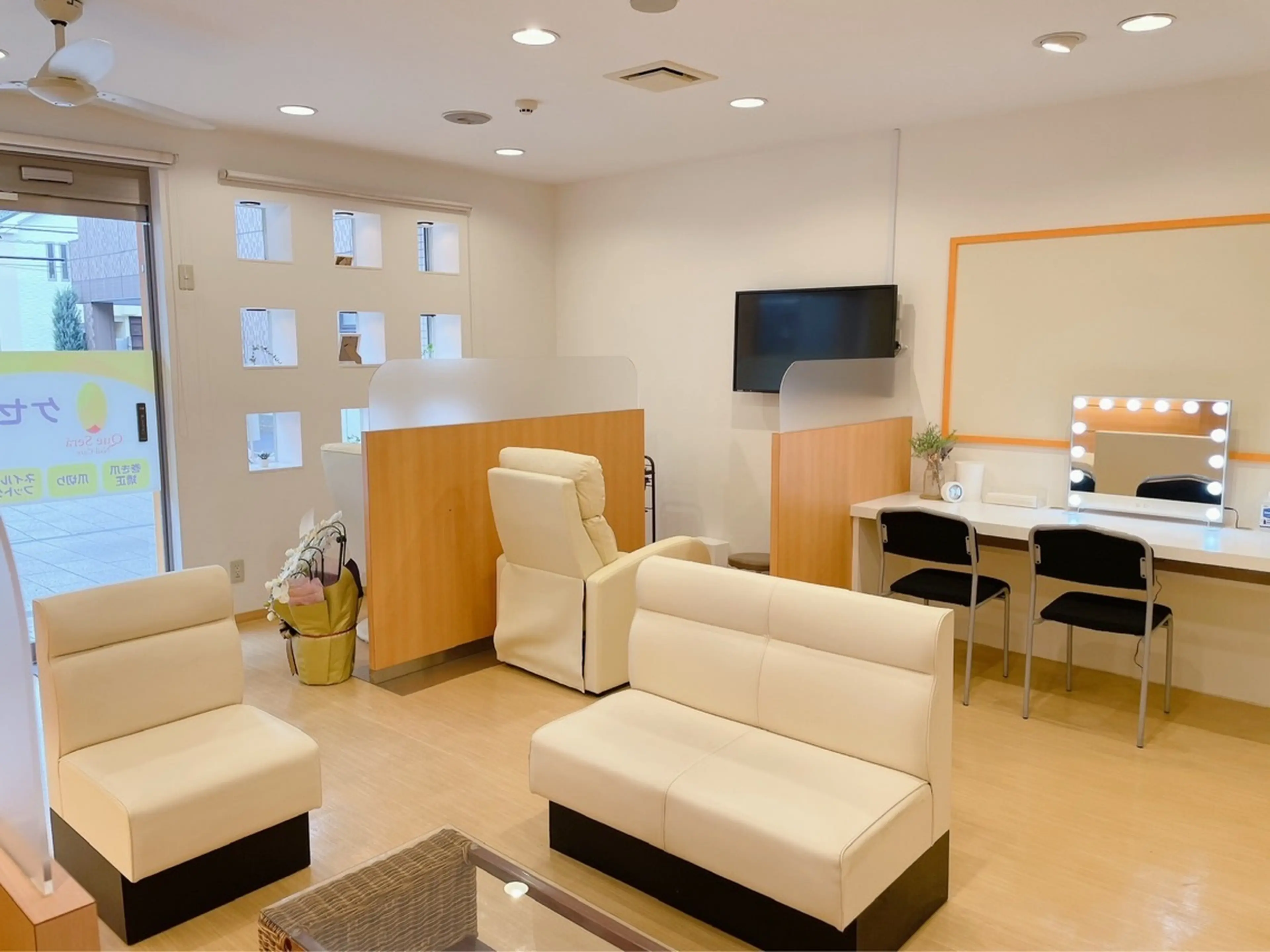 ケセラネイルケアの内観・外観2