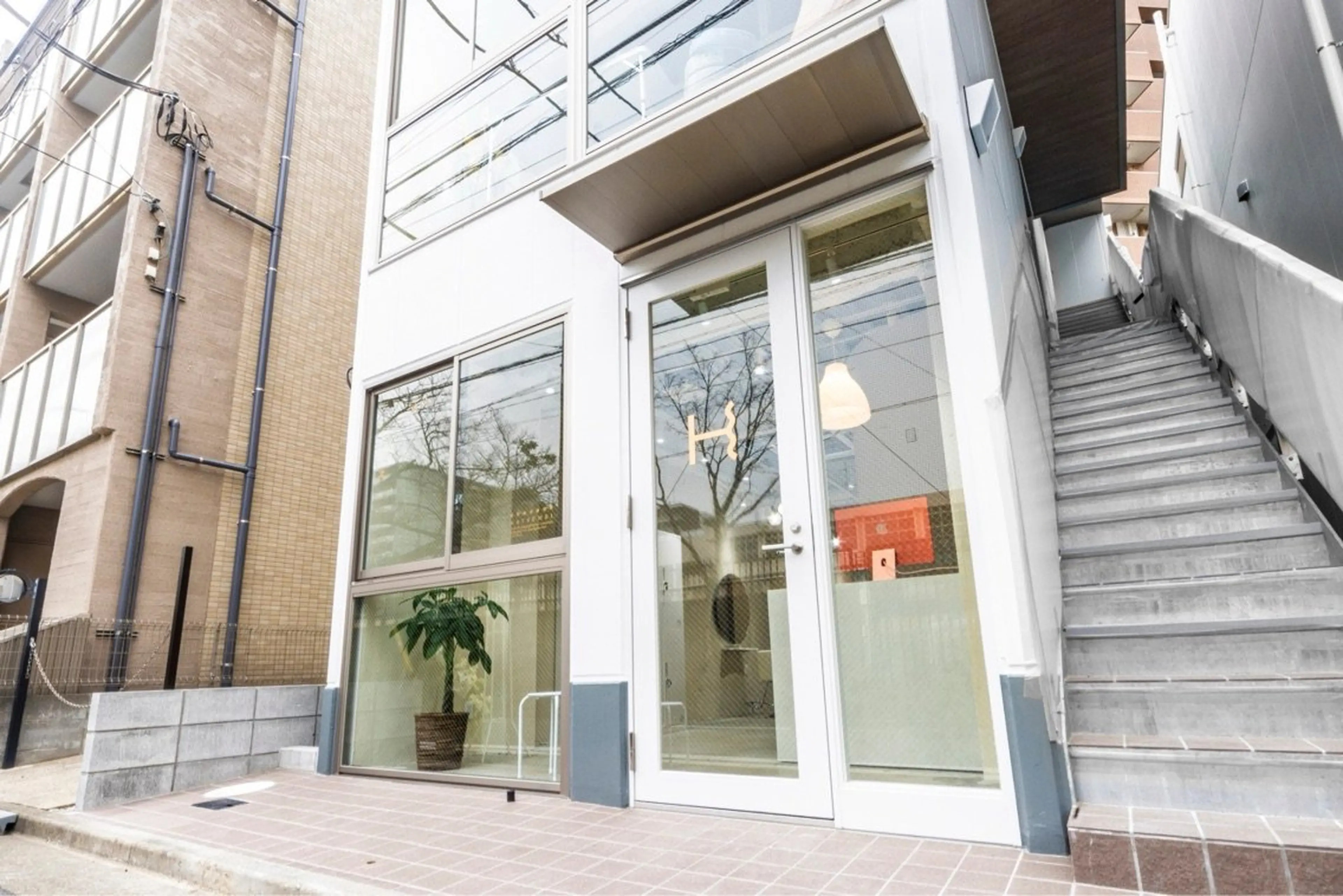 髪質改善HATSUMEI川崎駅西口店の内観・外観1