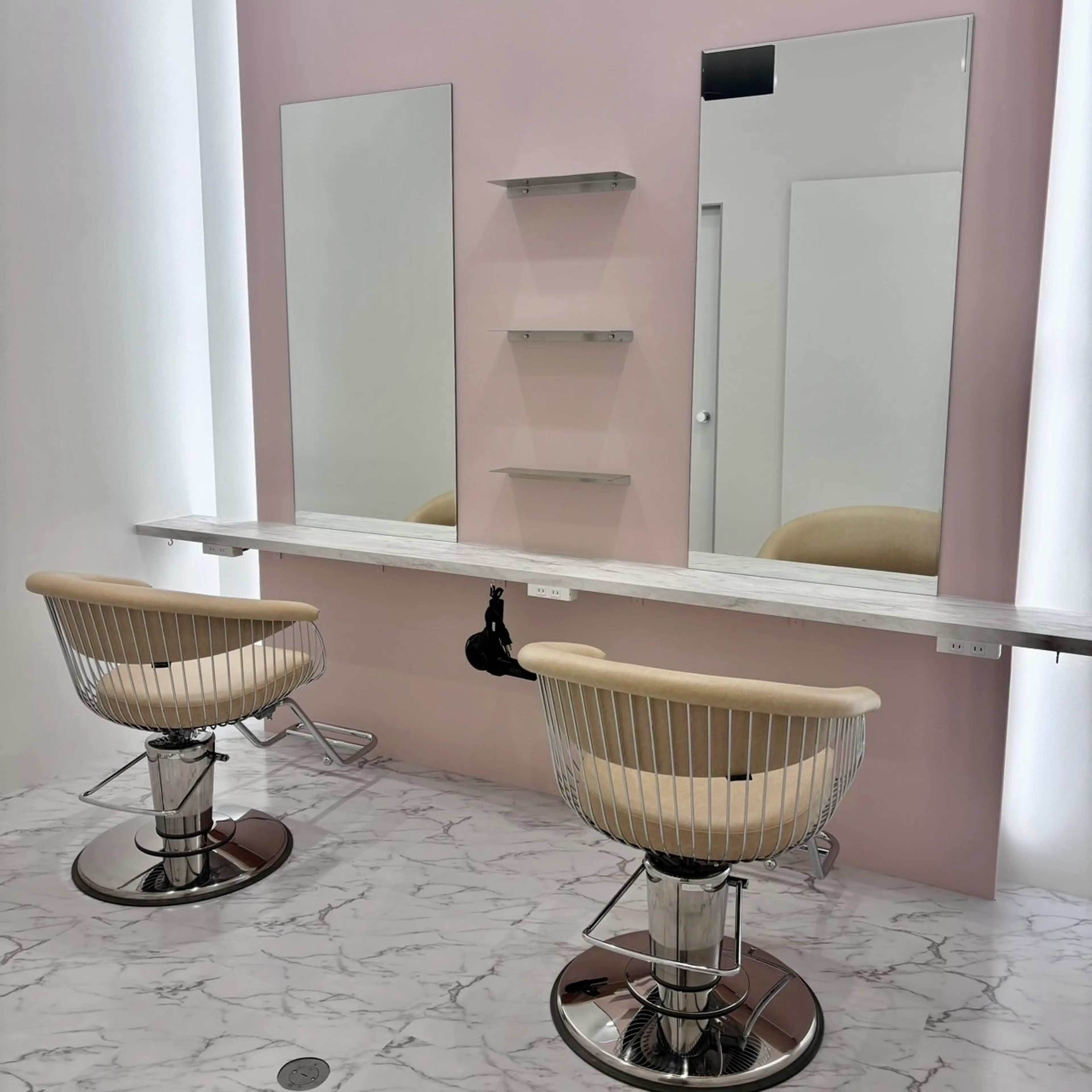 Hair&Make NOISM～ekolu～ 京都駅の内観・外観1