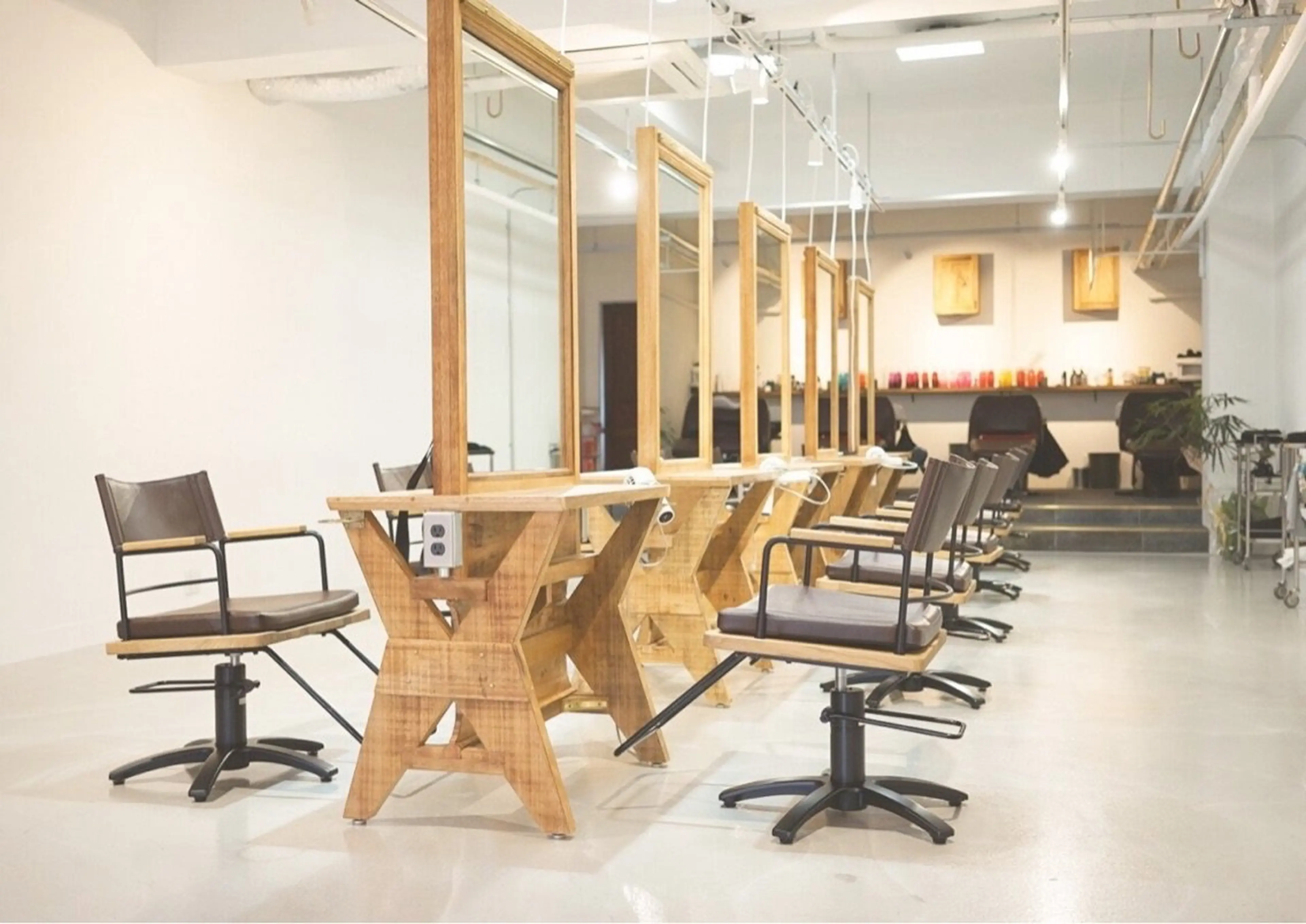 nia 栄 髪質改善/縮毛矯正/ショートボブ/レイヤーカット/ケアブリーチ/インナーカラーの内観・外観2