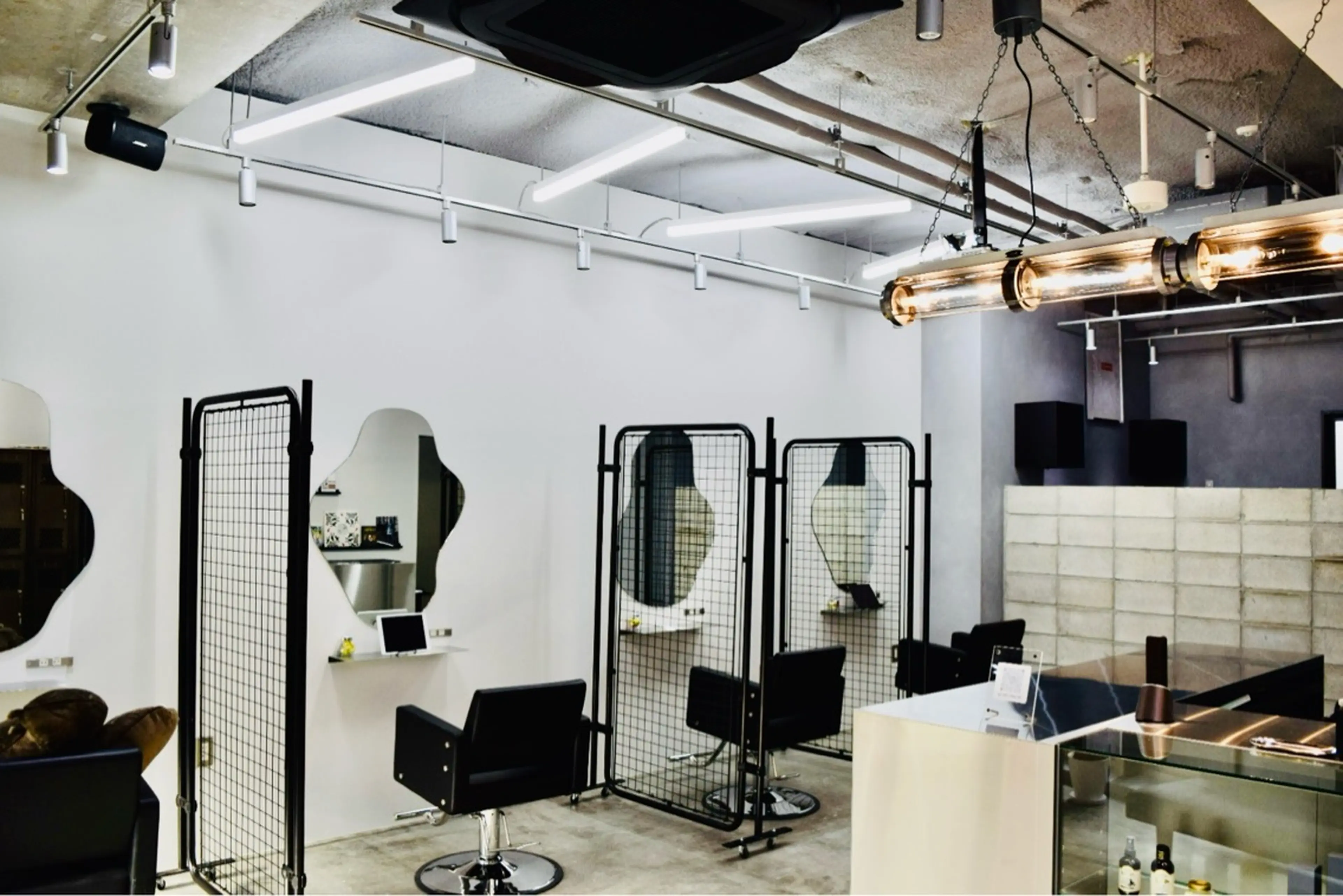 A HAIR DESIGN ARTの内観・外観2