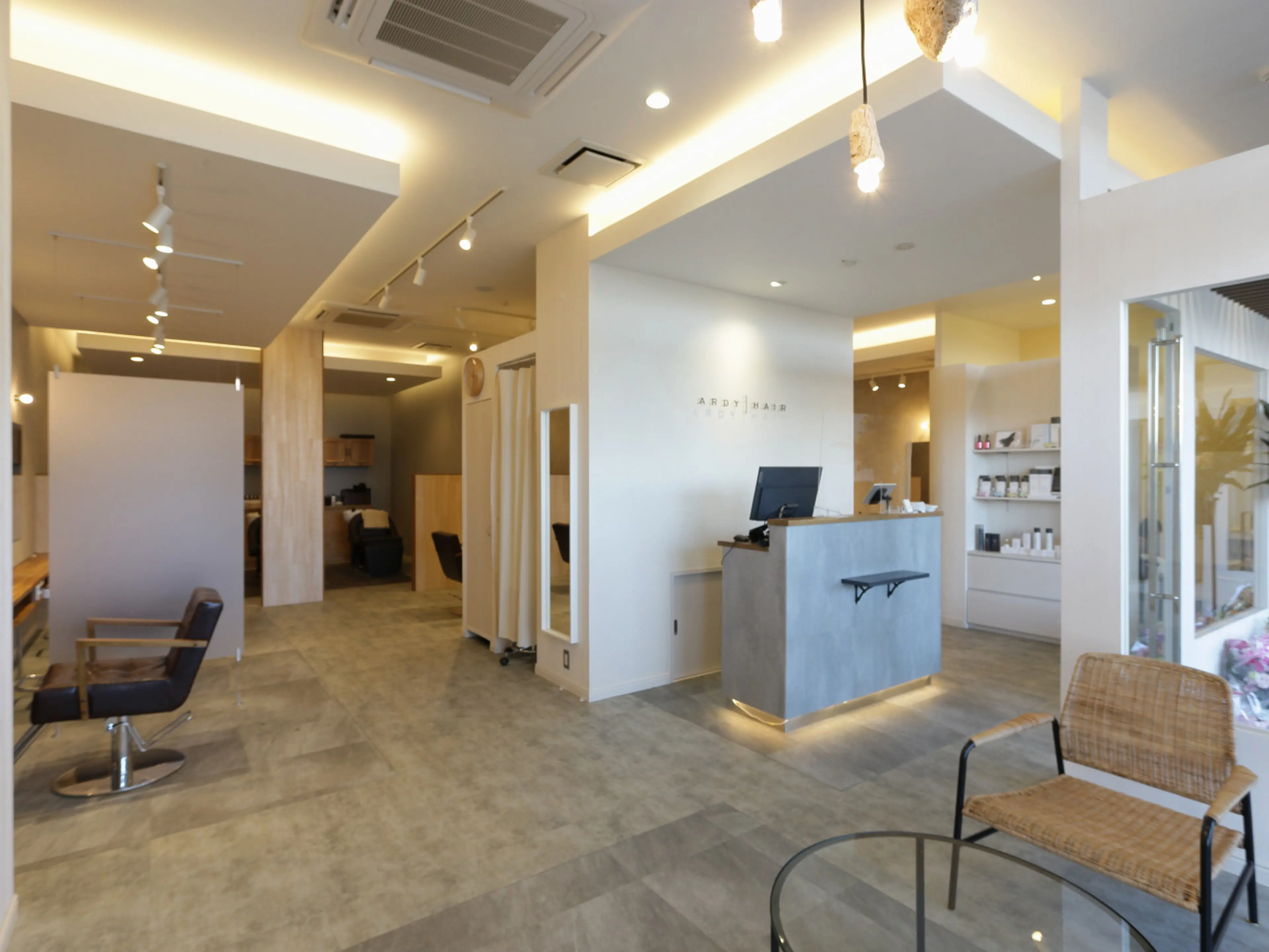 ARDY HAIR フォレストモール木津川店の内観・外観1