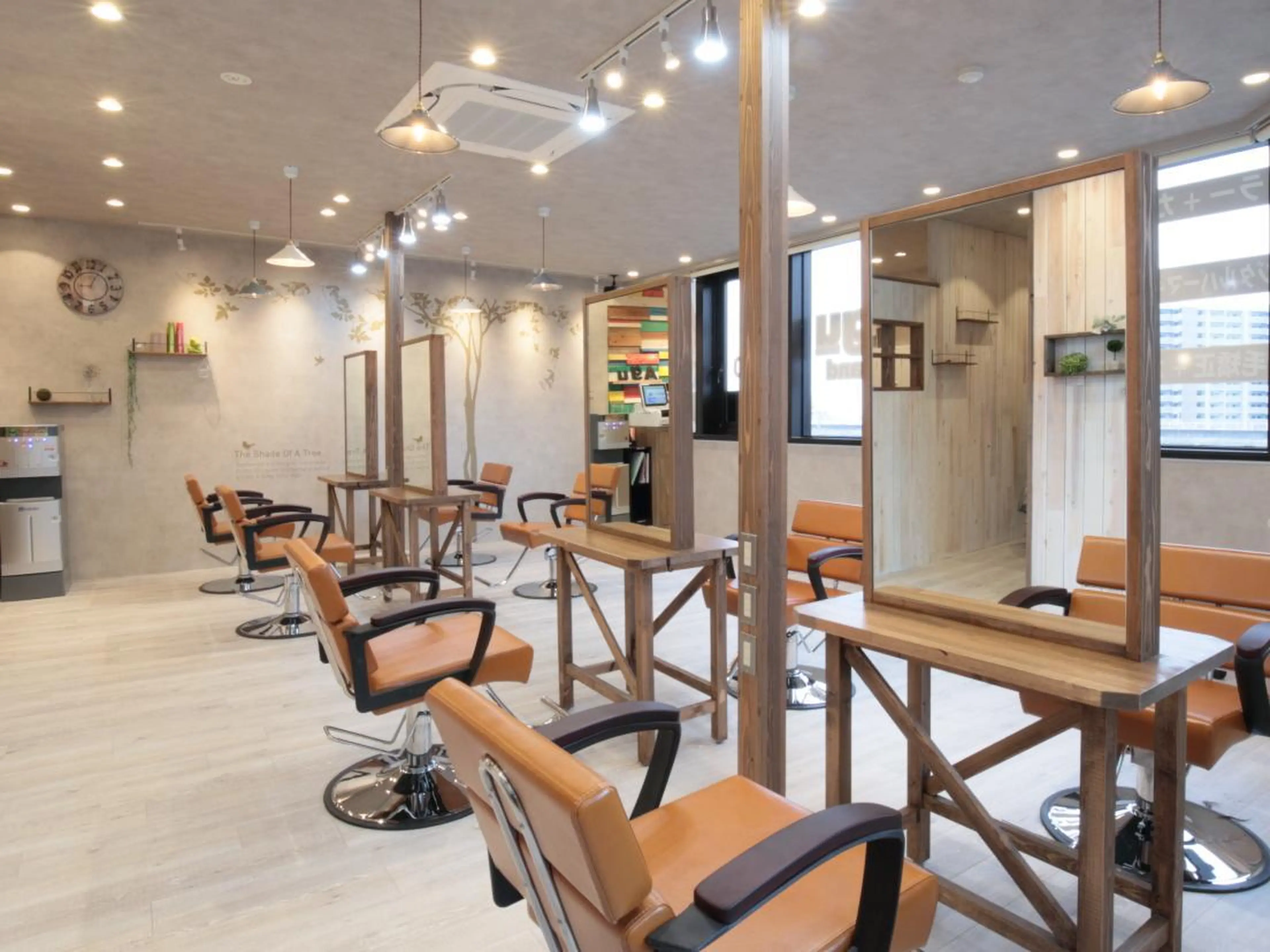 Agu hair roland一宮店の内観・外観2