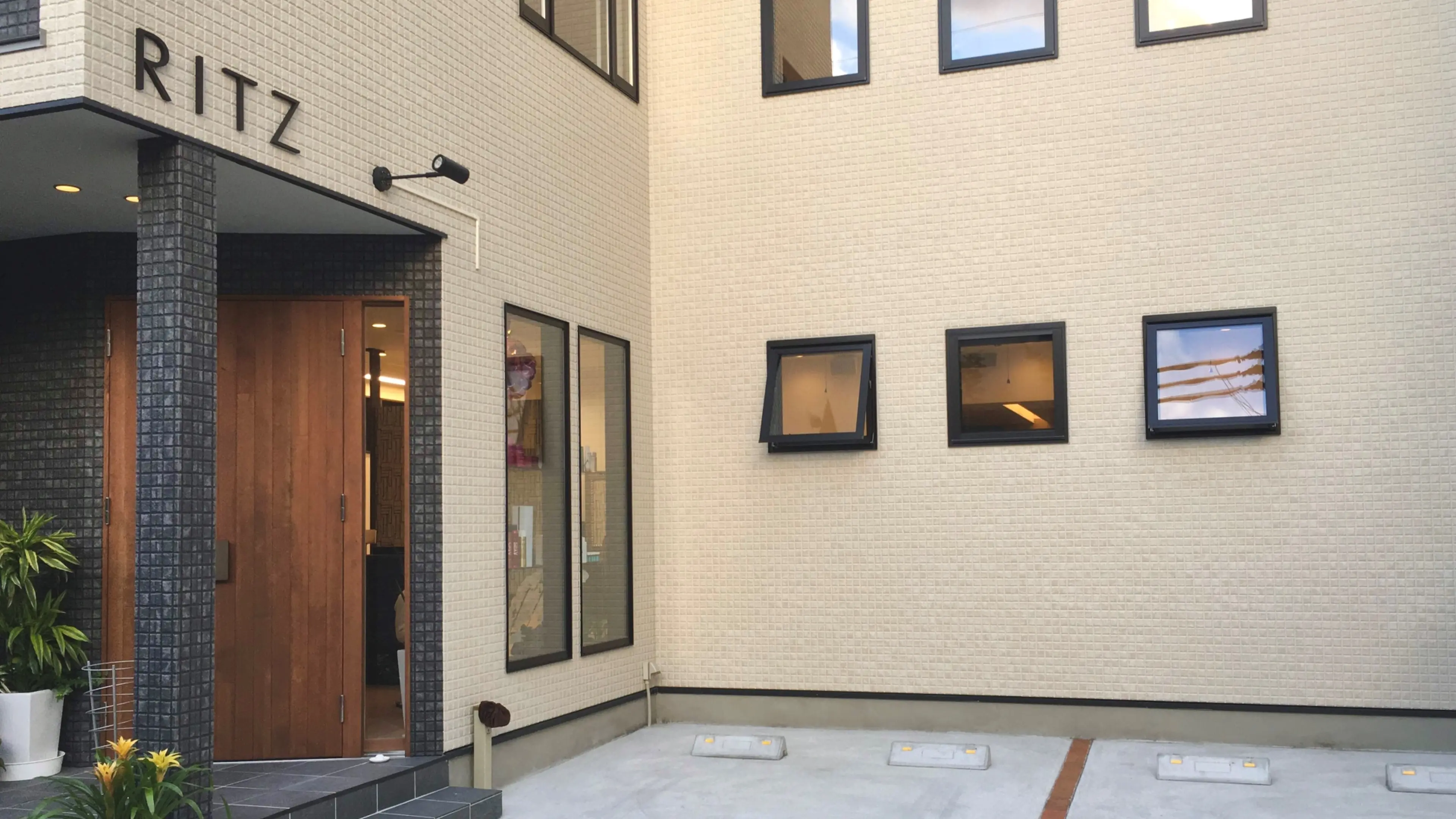 RITZの内観・外観2