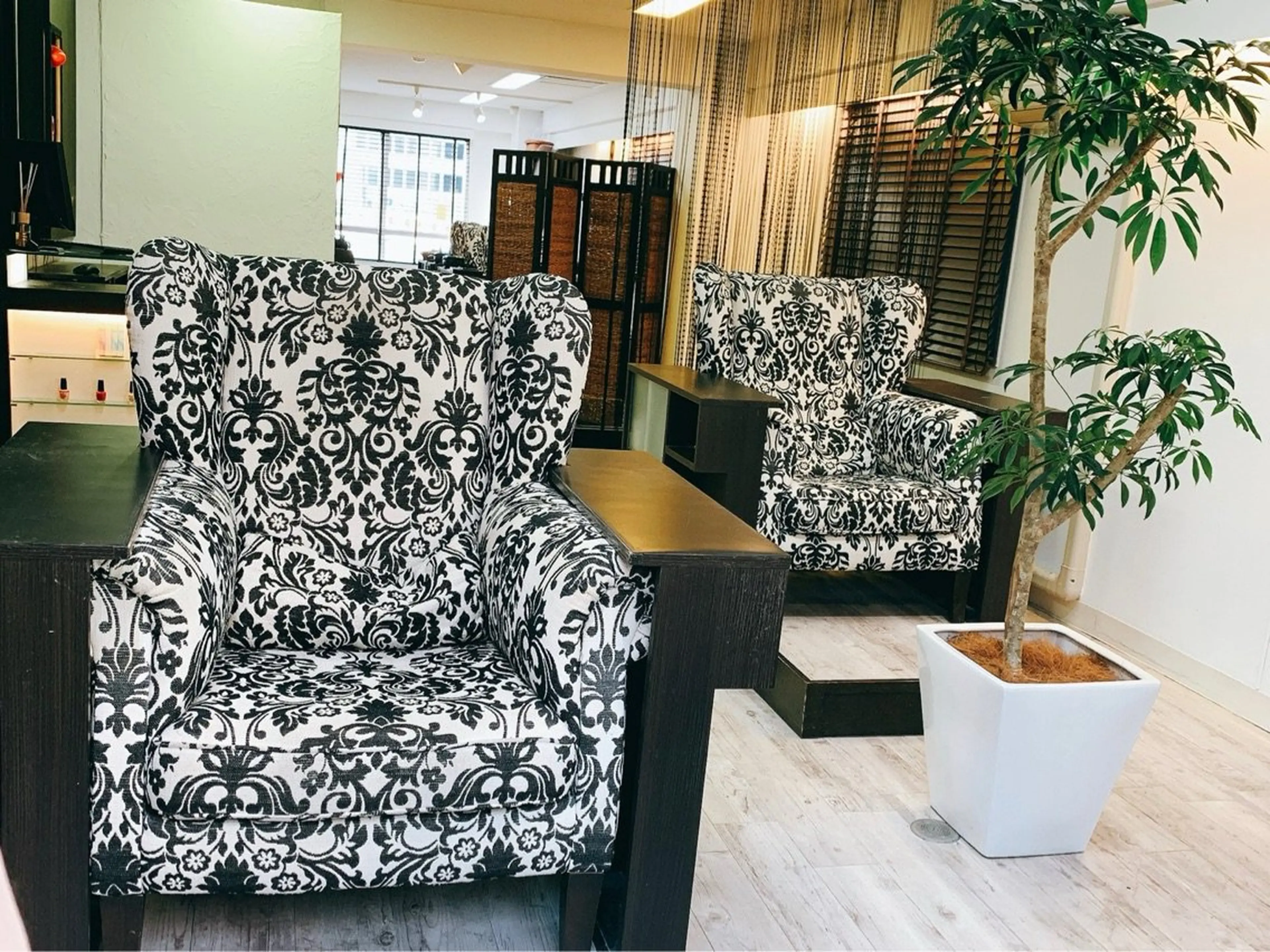 GLAD nailの内観・外観1