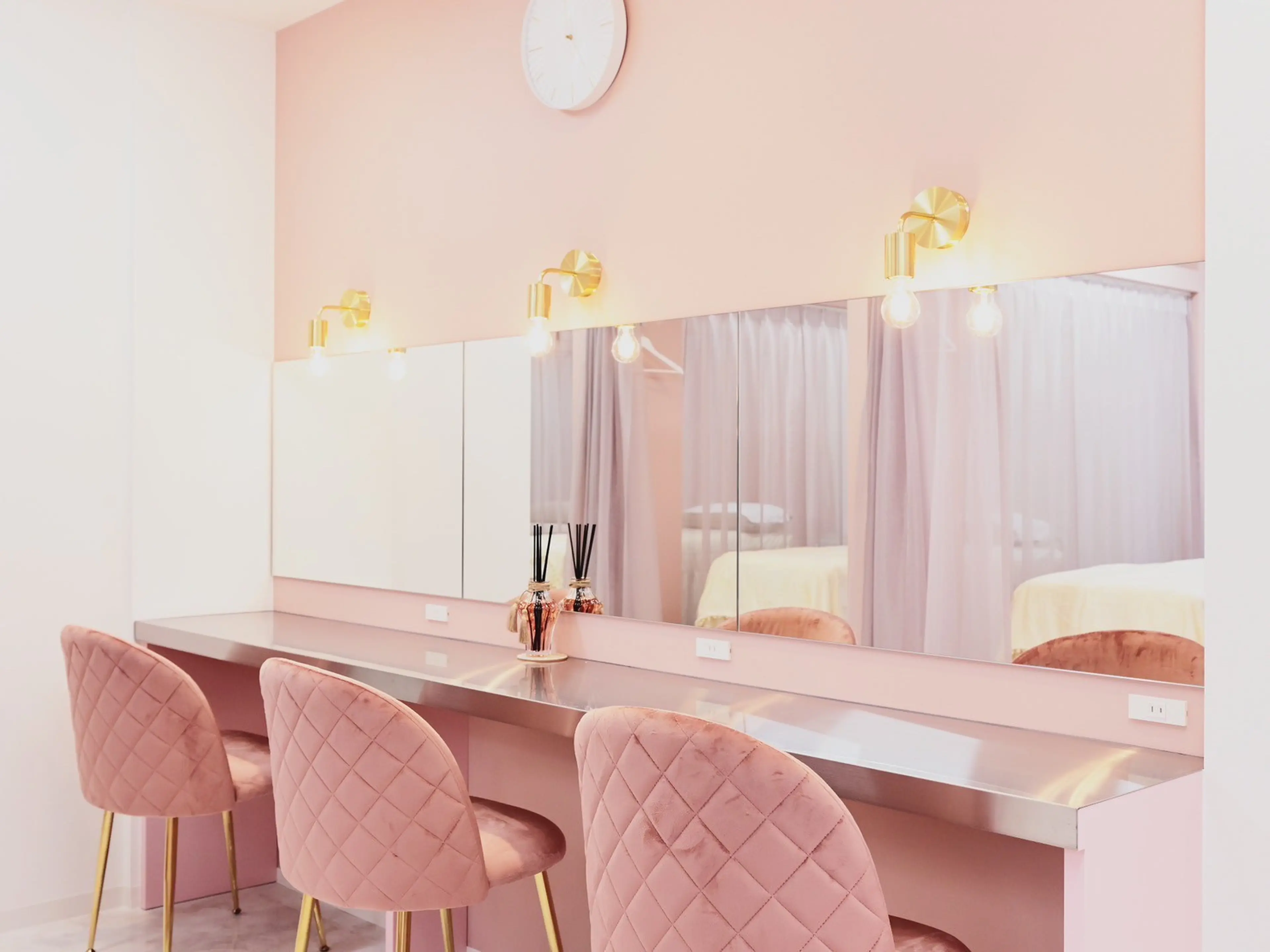 Petit PLATINUM DOLL　四条烏丸店の内観・外観1