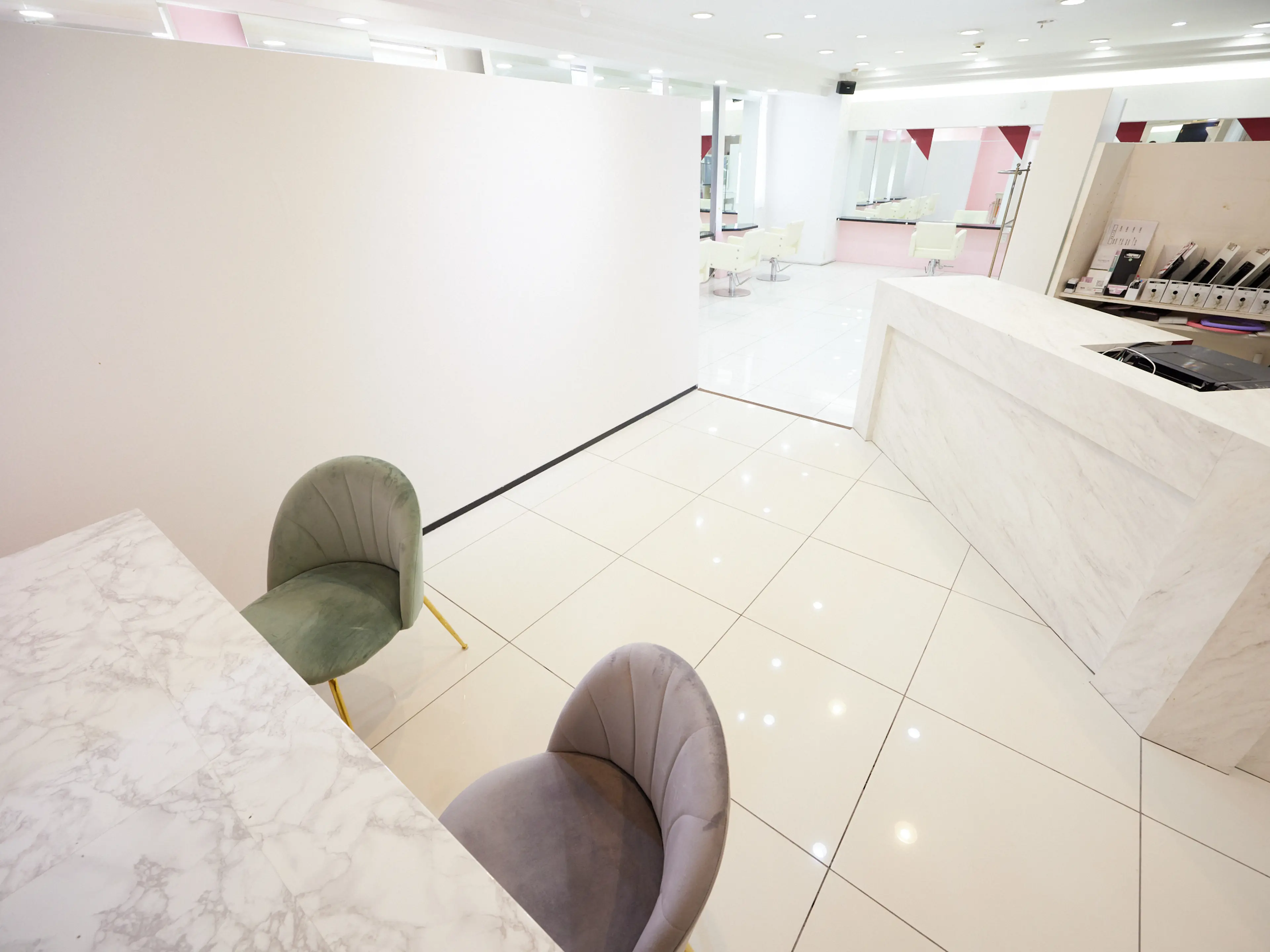 SEASONヘアカラーエクステ専門店大阪オージュア取扱店の内観・外観2