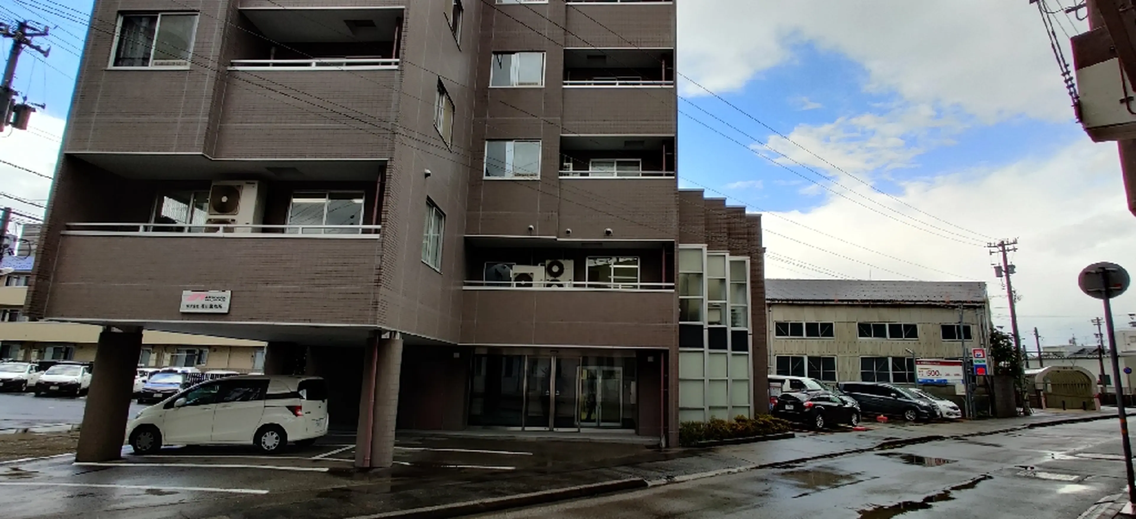 互感 （ゴカン gokan）金沢駅西店の内観・外観3