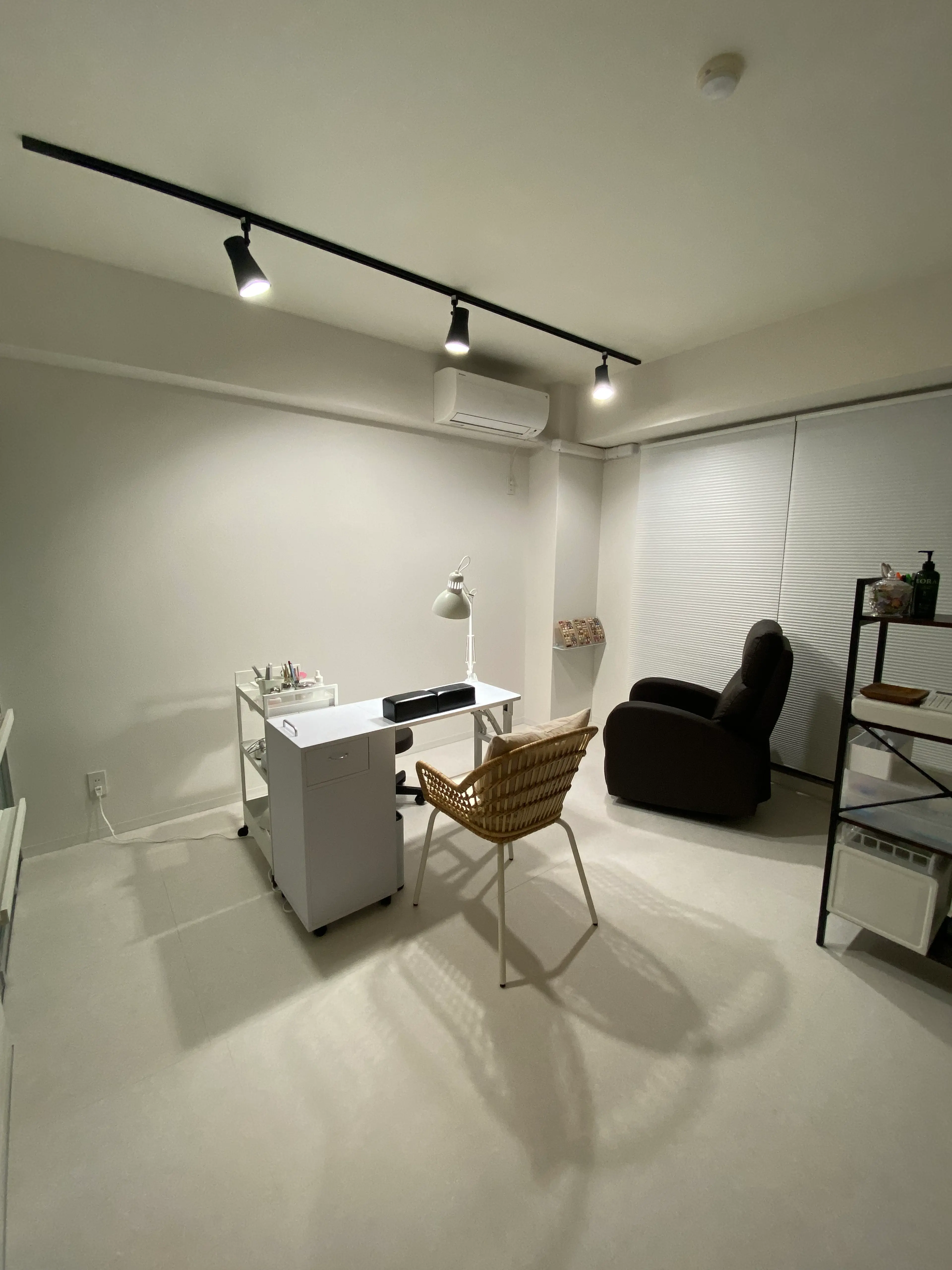 nail salon  emiuの内観・外観3