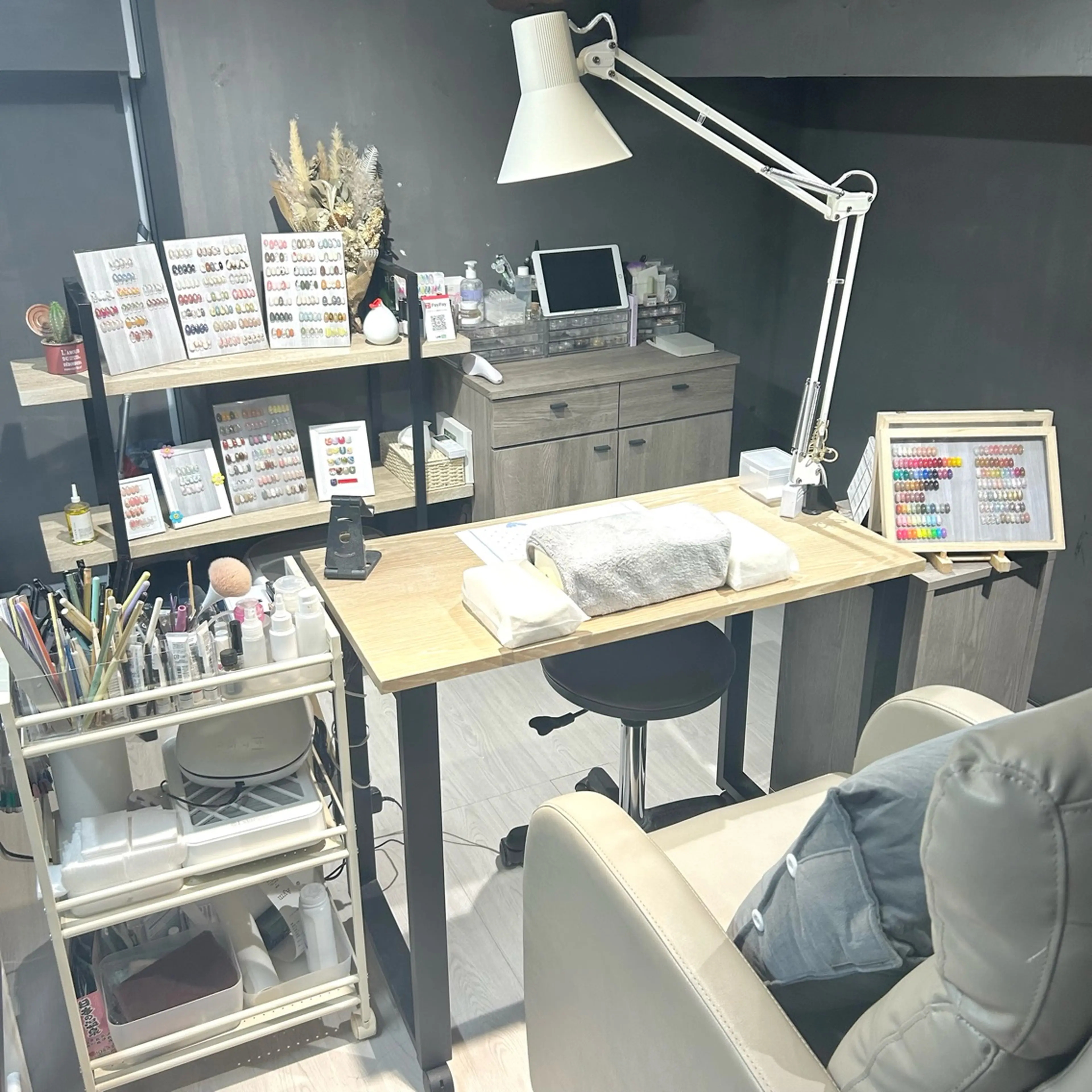 nail salon  Aymの内観・外観1