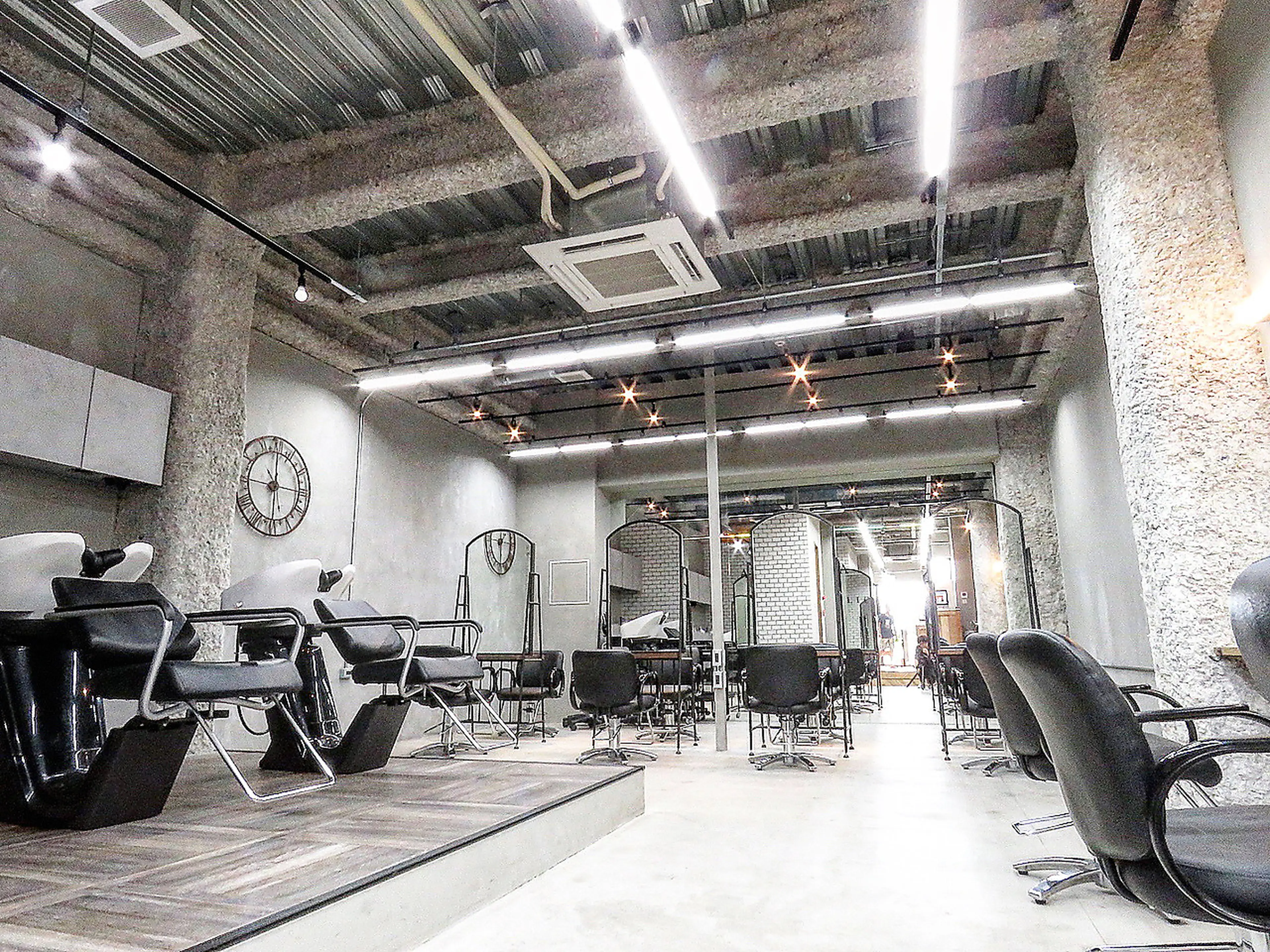 ANGELICA 広島駅前店の内観・外観1