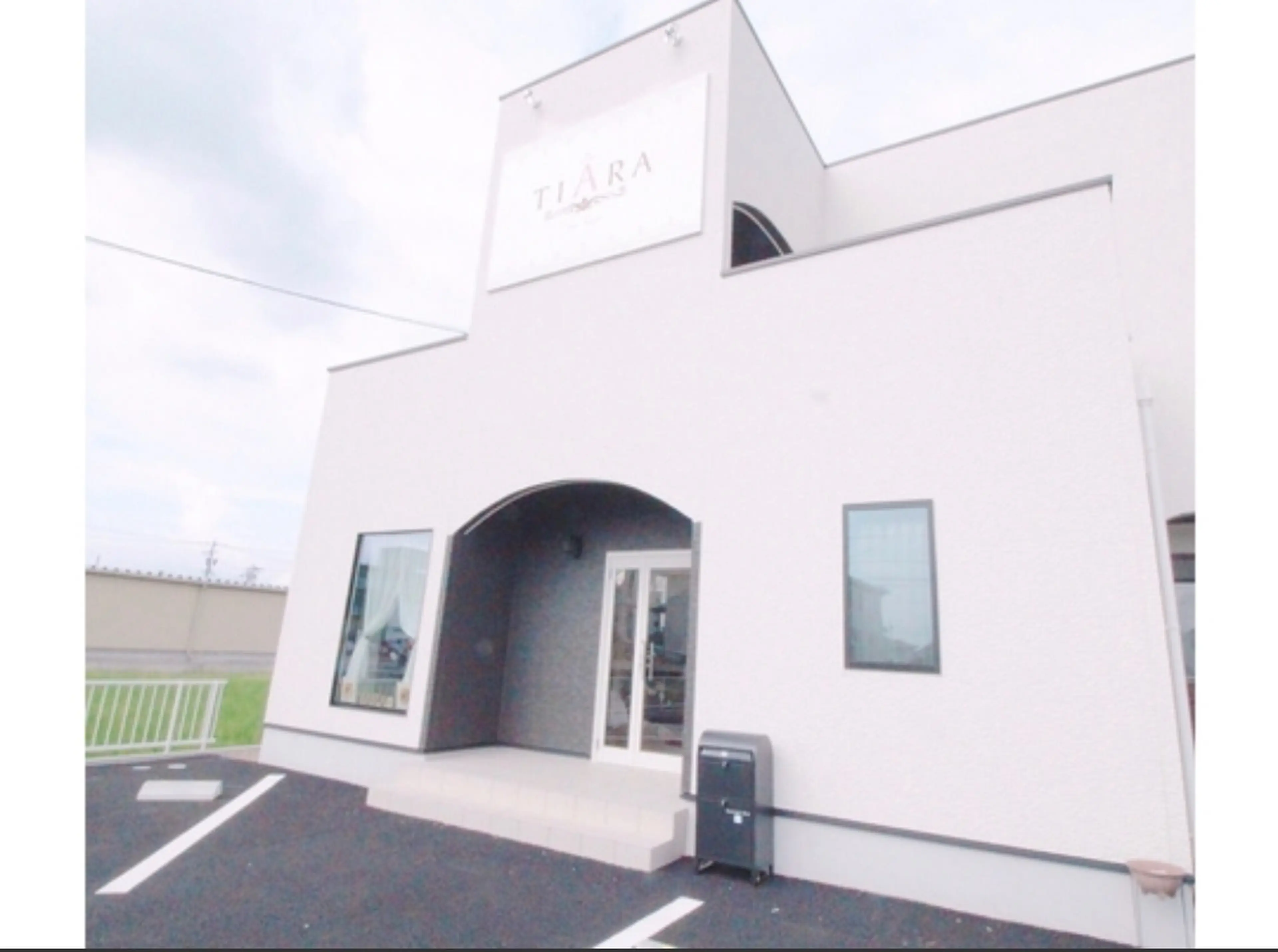 TIARAの内観・外観1