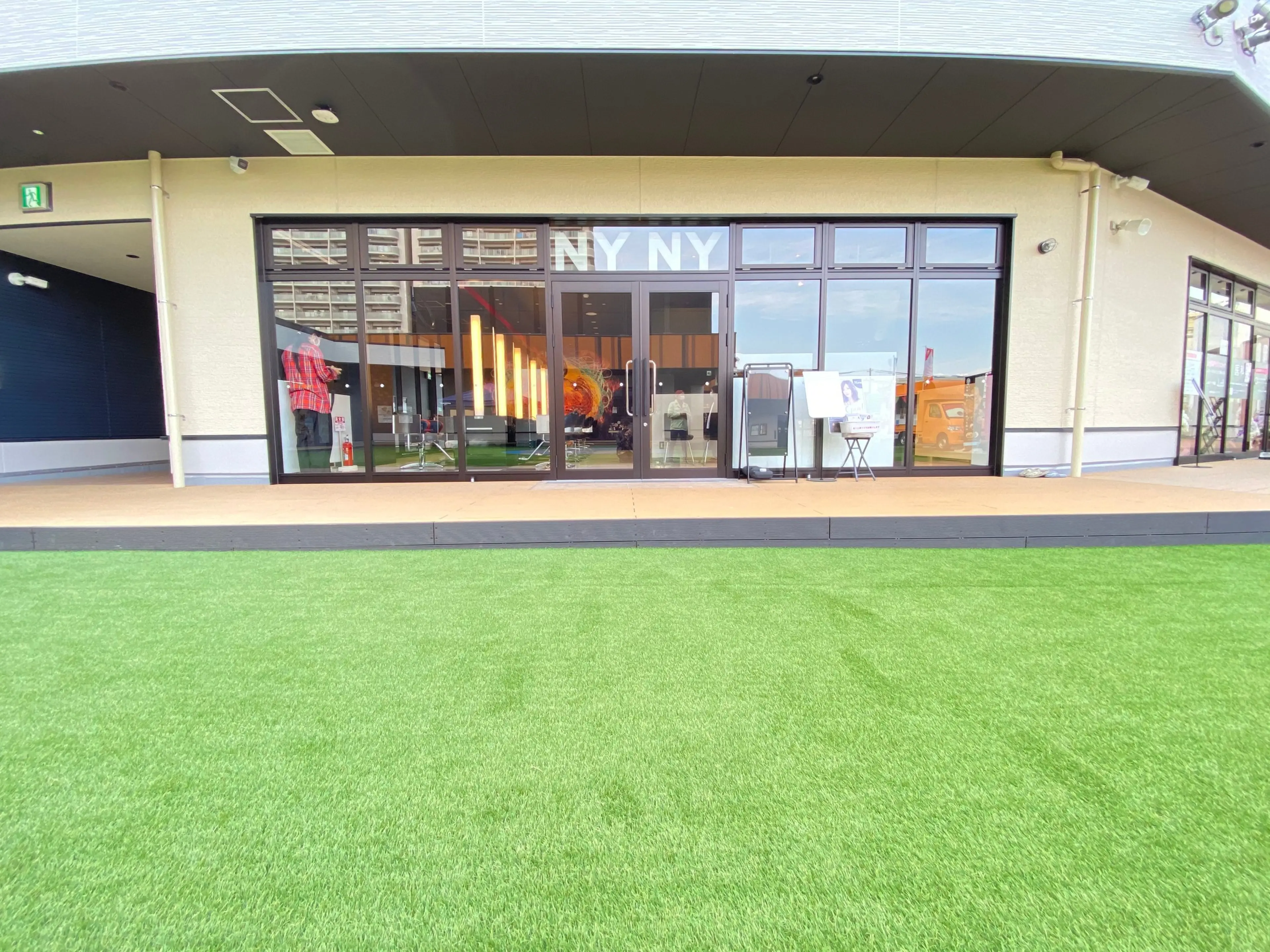 NYNY イオンスタイル海老江店の内観・外観1
