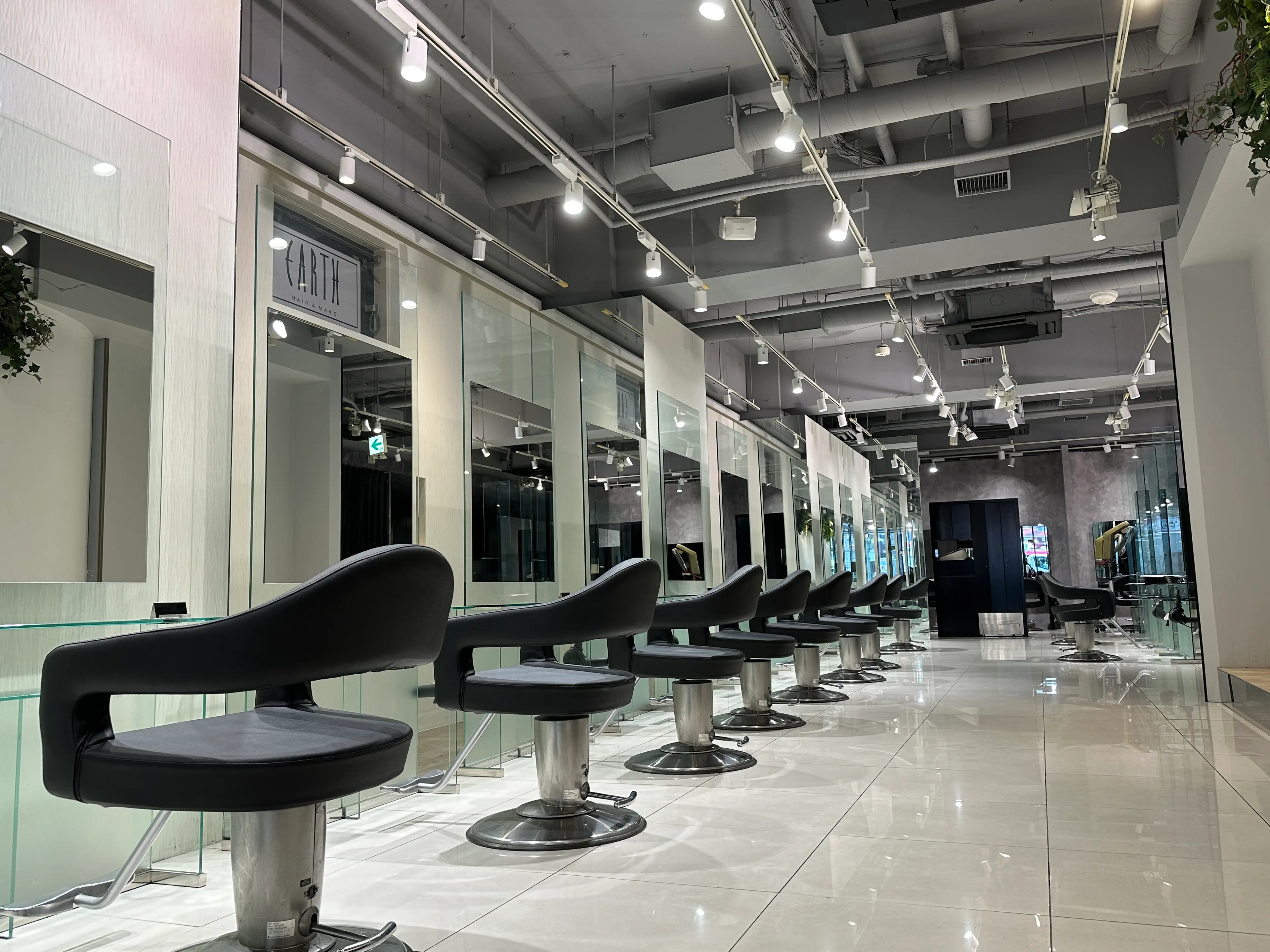 EARTH川崎店の内観・外観2