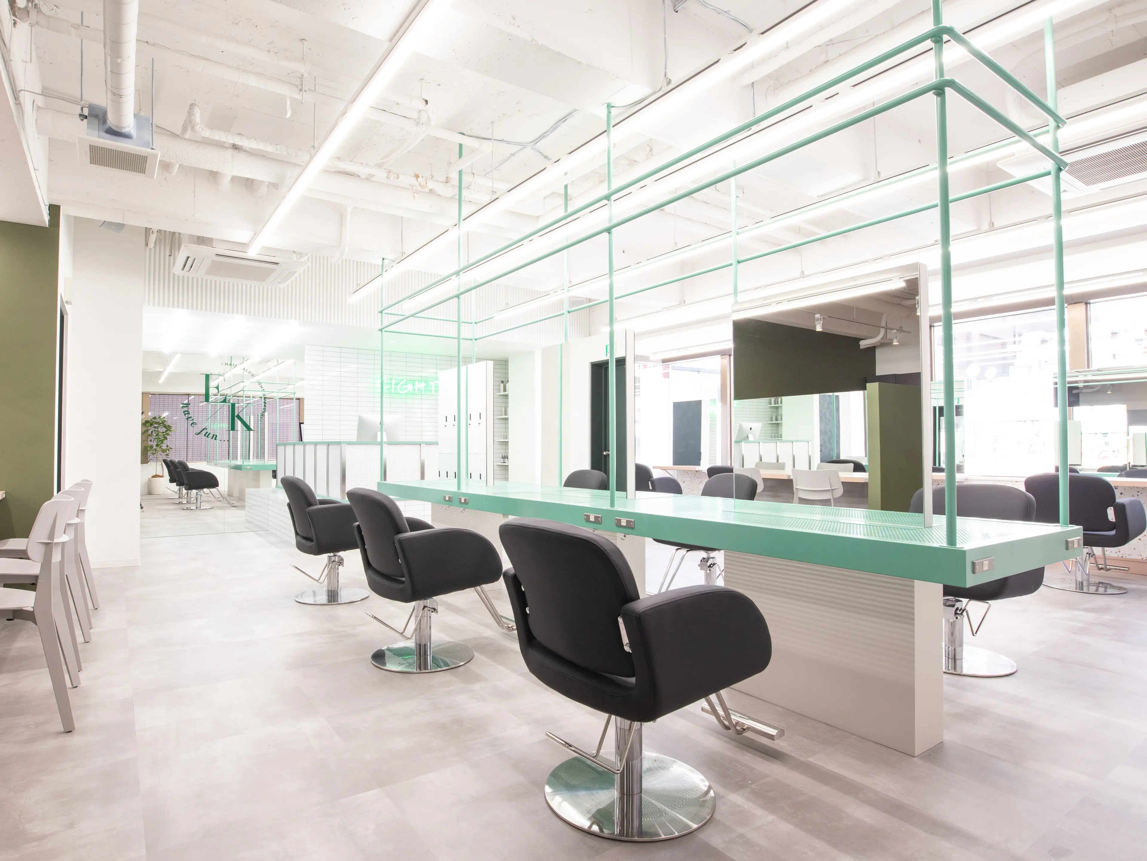 EIGHT kawasaki 川崎店の内観・外観2