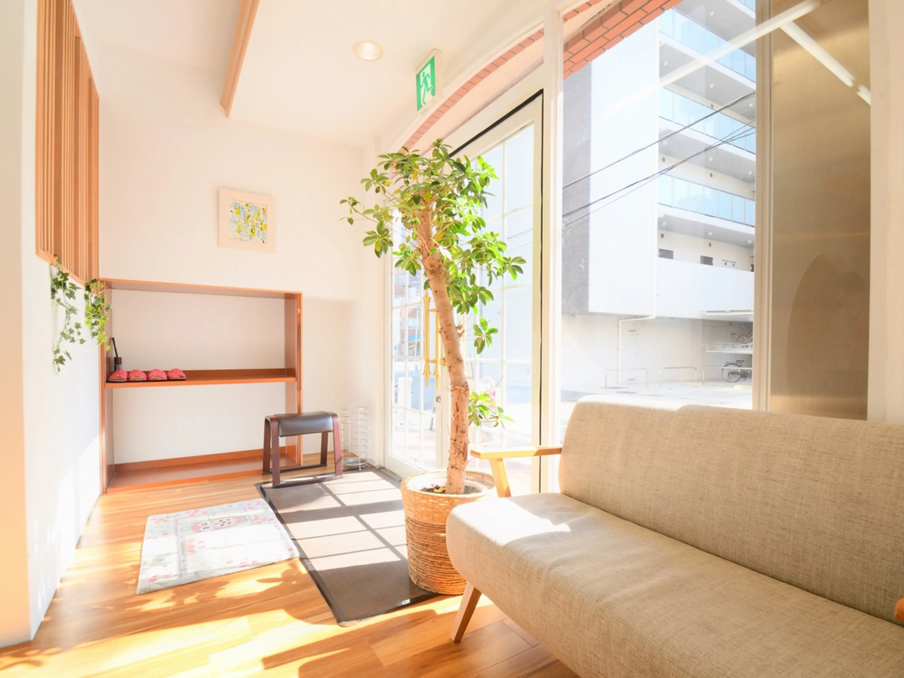 腰ひざ専門よしかわ整体院の内観・外観2