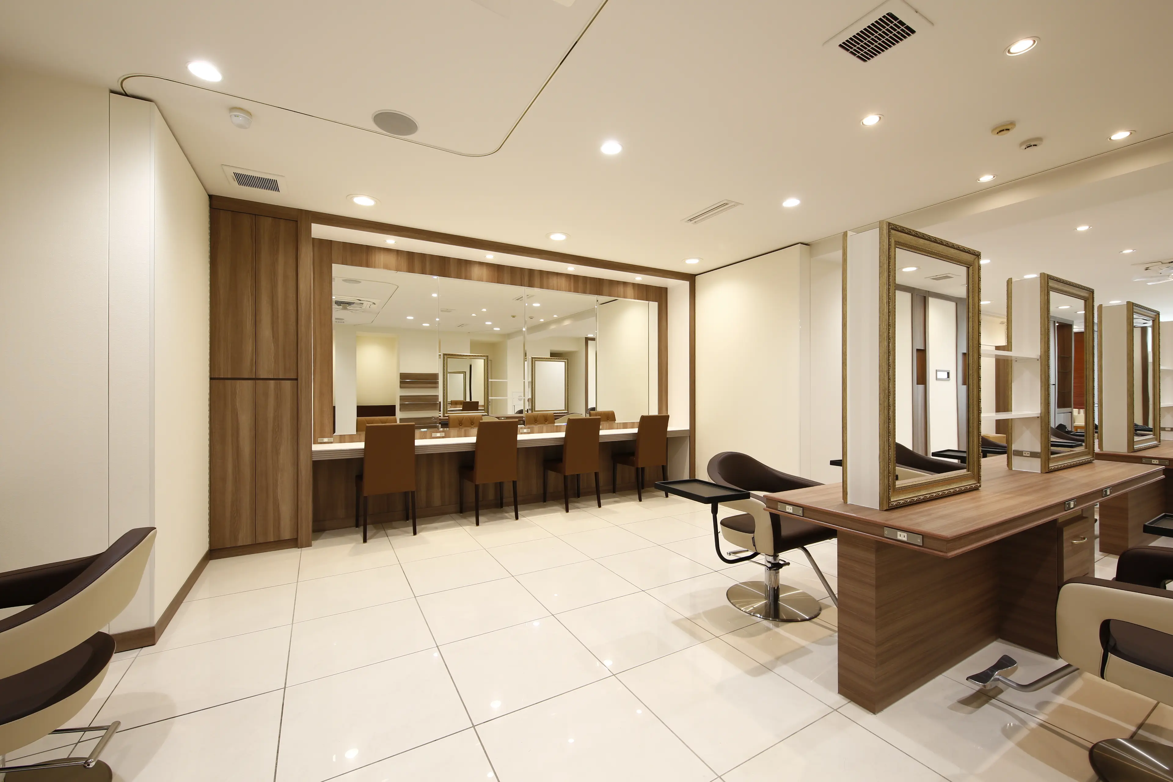 Ash 鶴ヶ峰2号店の内観・外観2