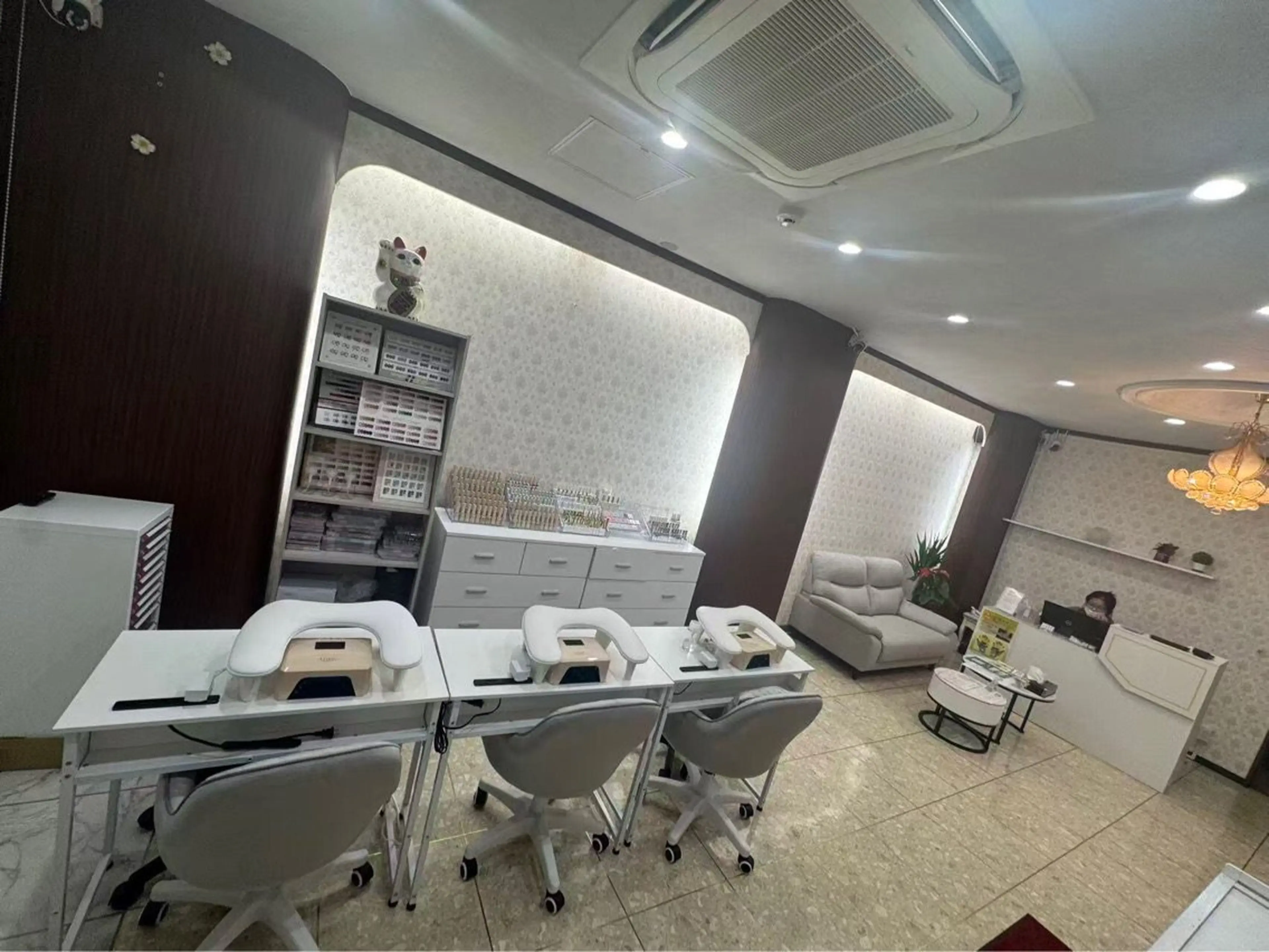 K.Bi nailsalonの内観・外観2