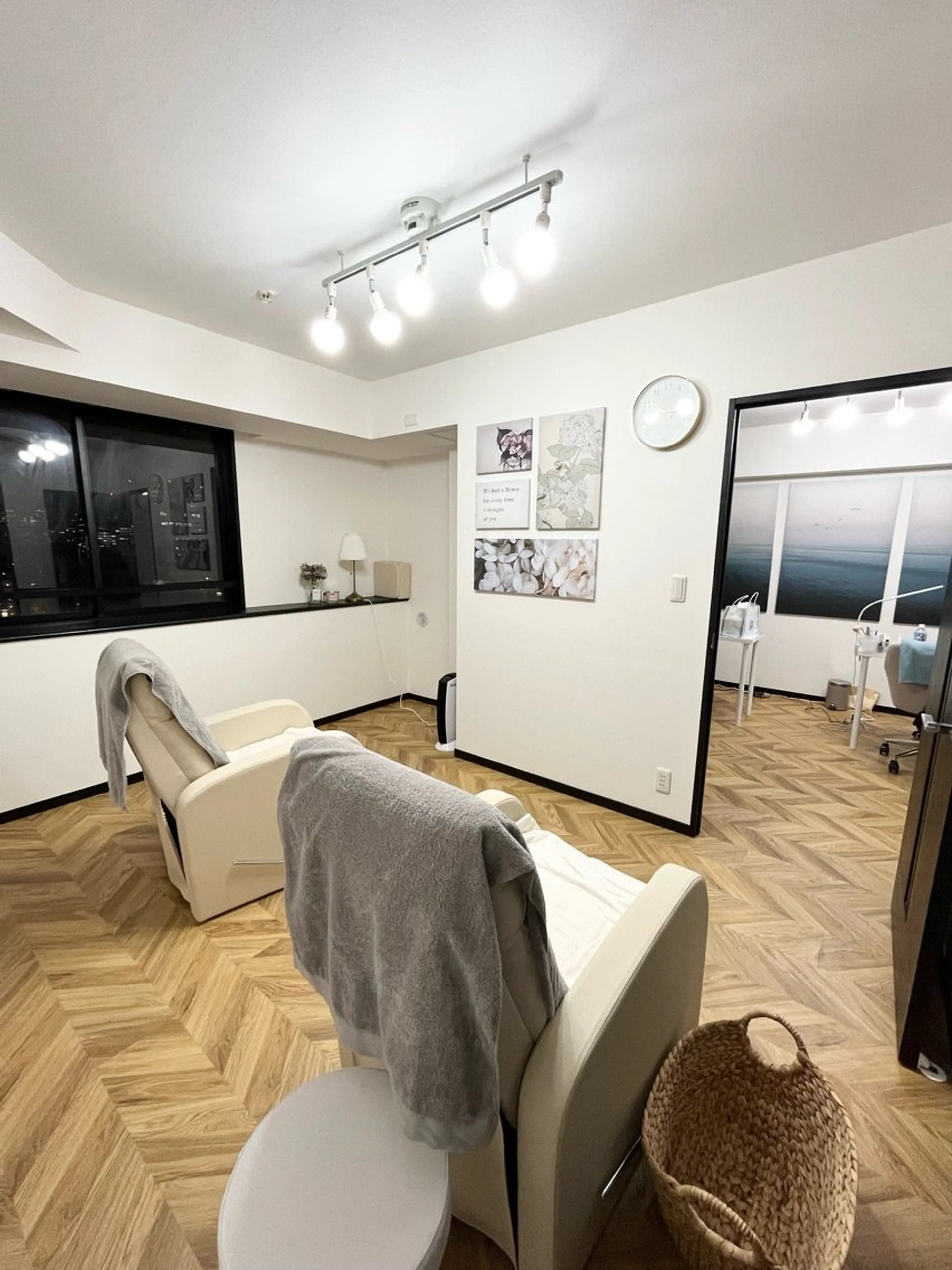 SAPHIR NAIL&EYEの内観・外観1