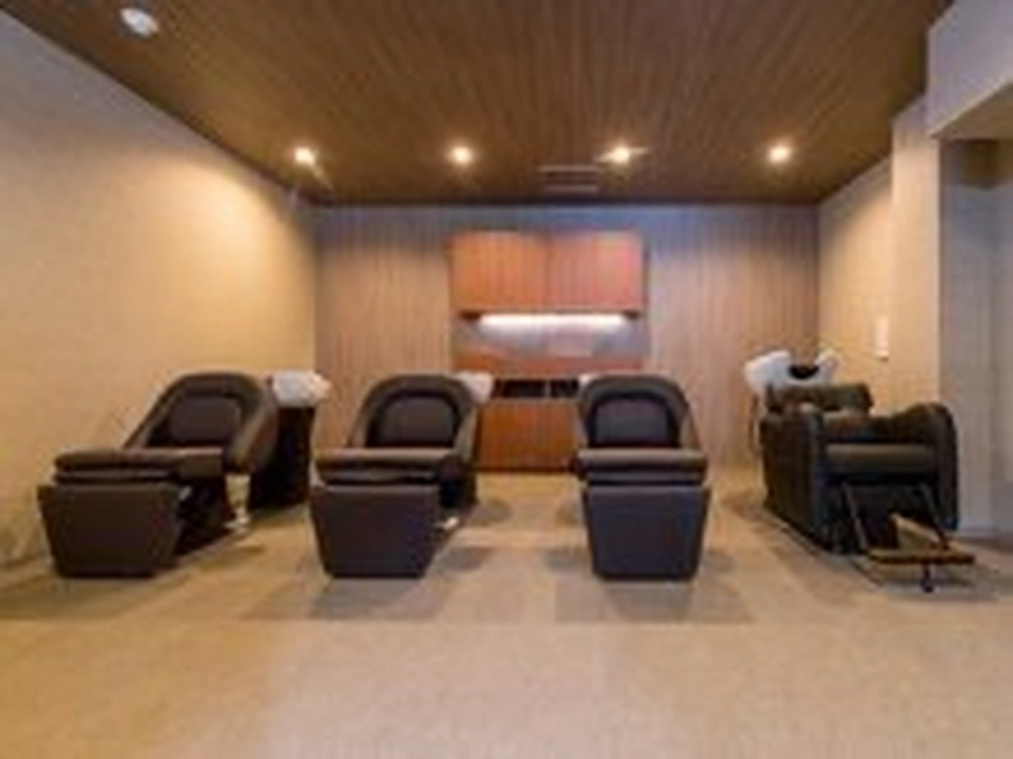 髪質改善＆ハイトーンカラー Cica神戸三宮元町店の内観・外観2