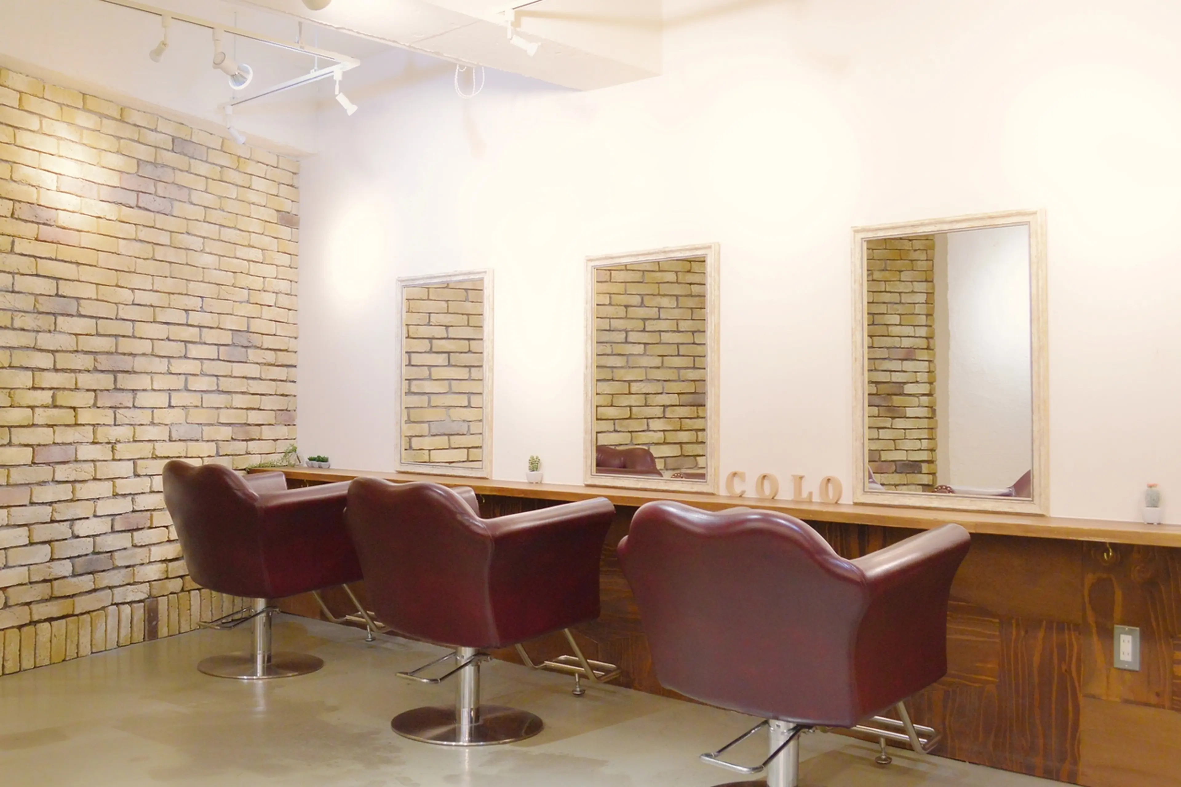 COLOの内観・外観2