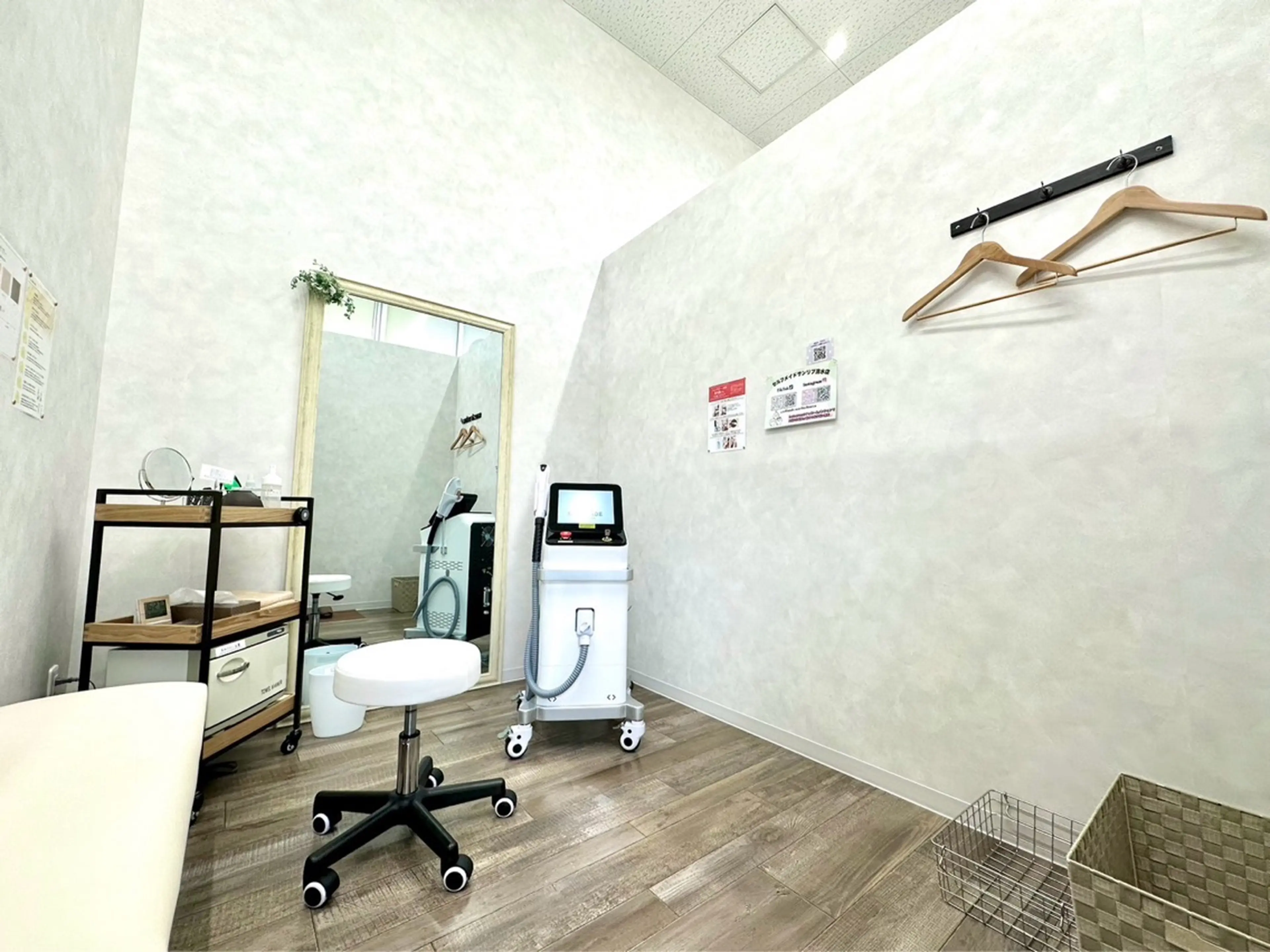 セルフ脱毛・ホワイトニング SELFMADE セルフメイドサンリブしみずの内観・外観2