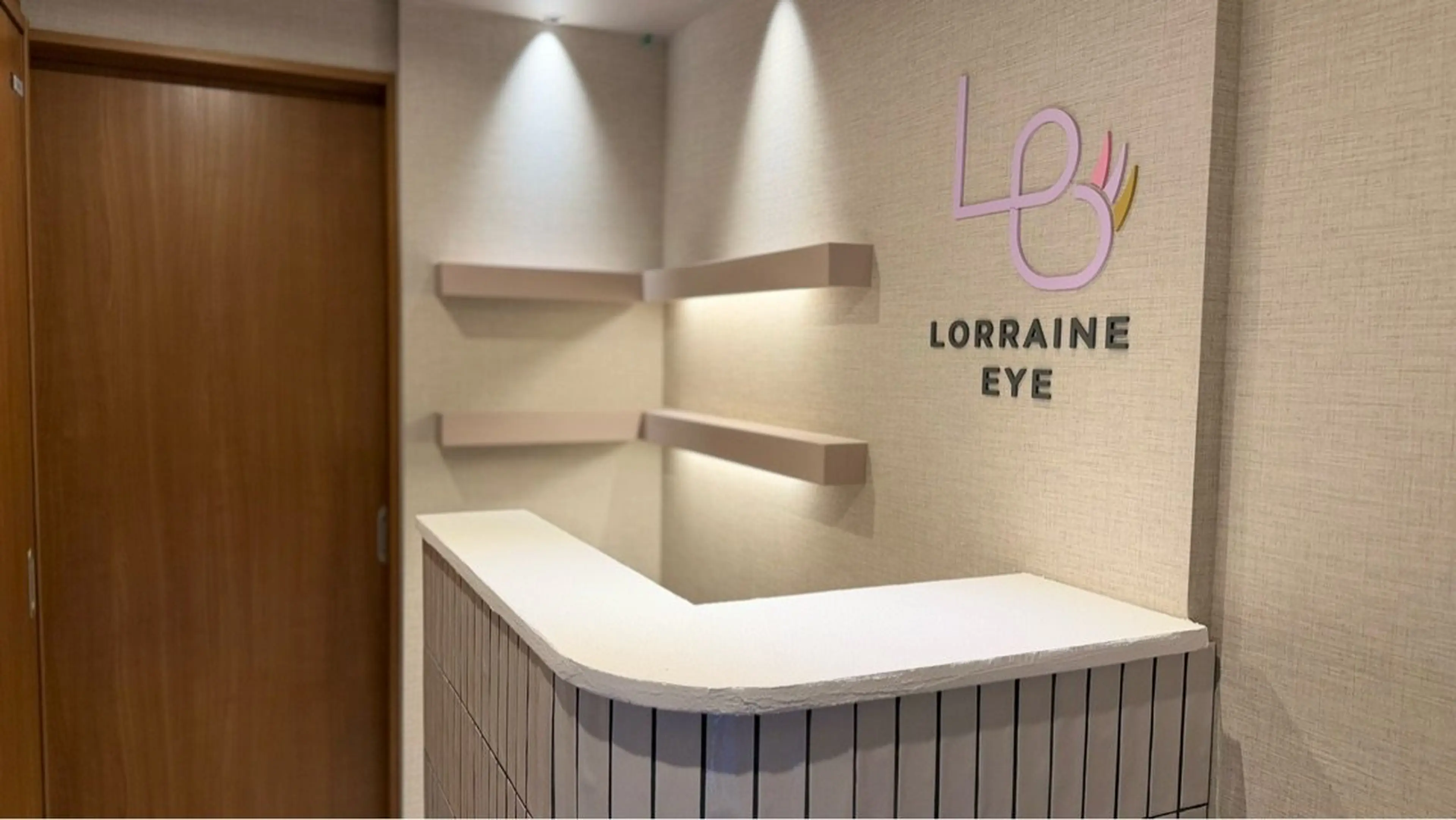 ロレインアイ　菊名店の内観・外観1