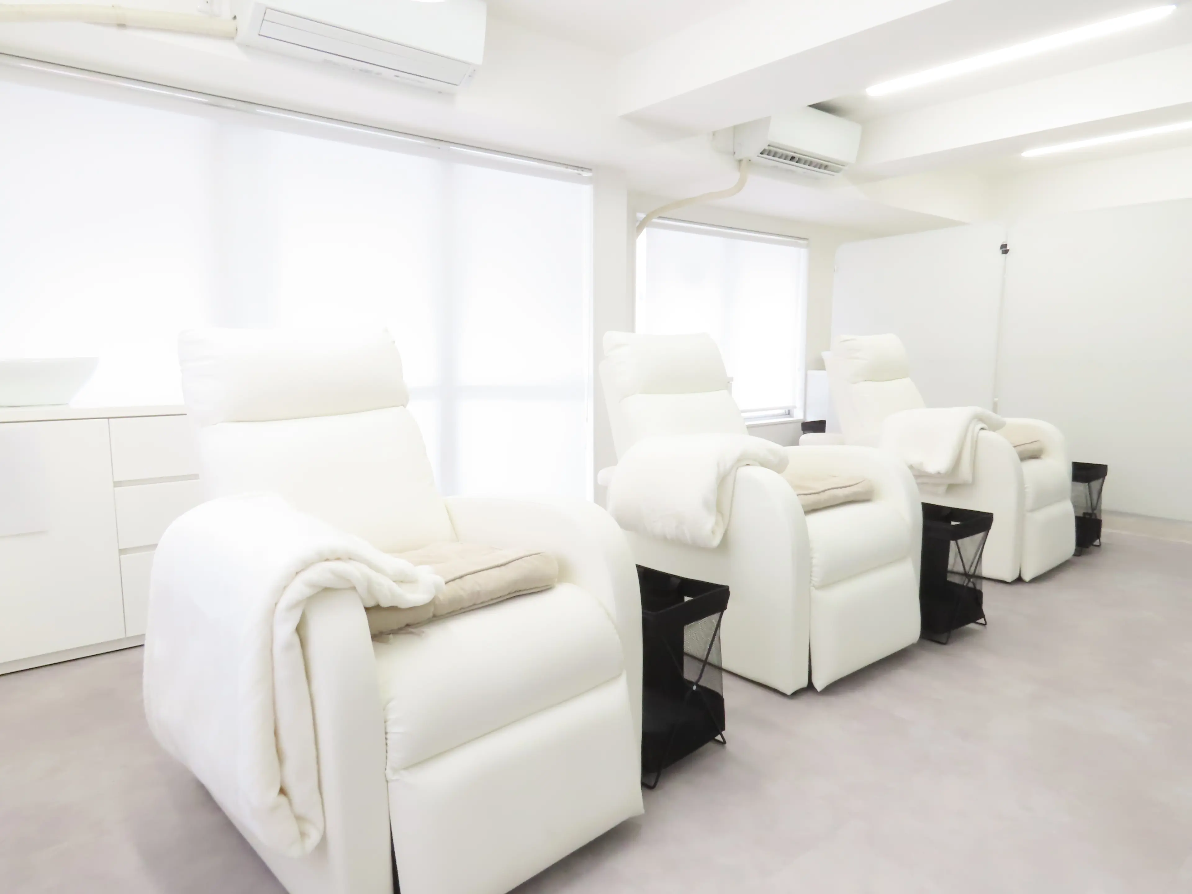 ホワイトニングカフェ 新宿店の内観・外観1