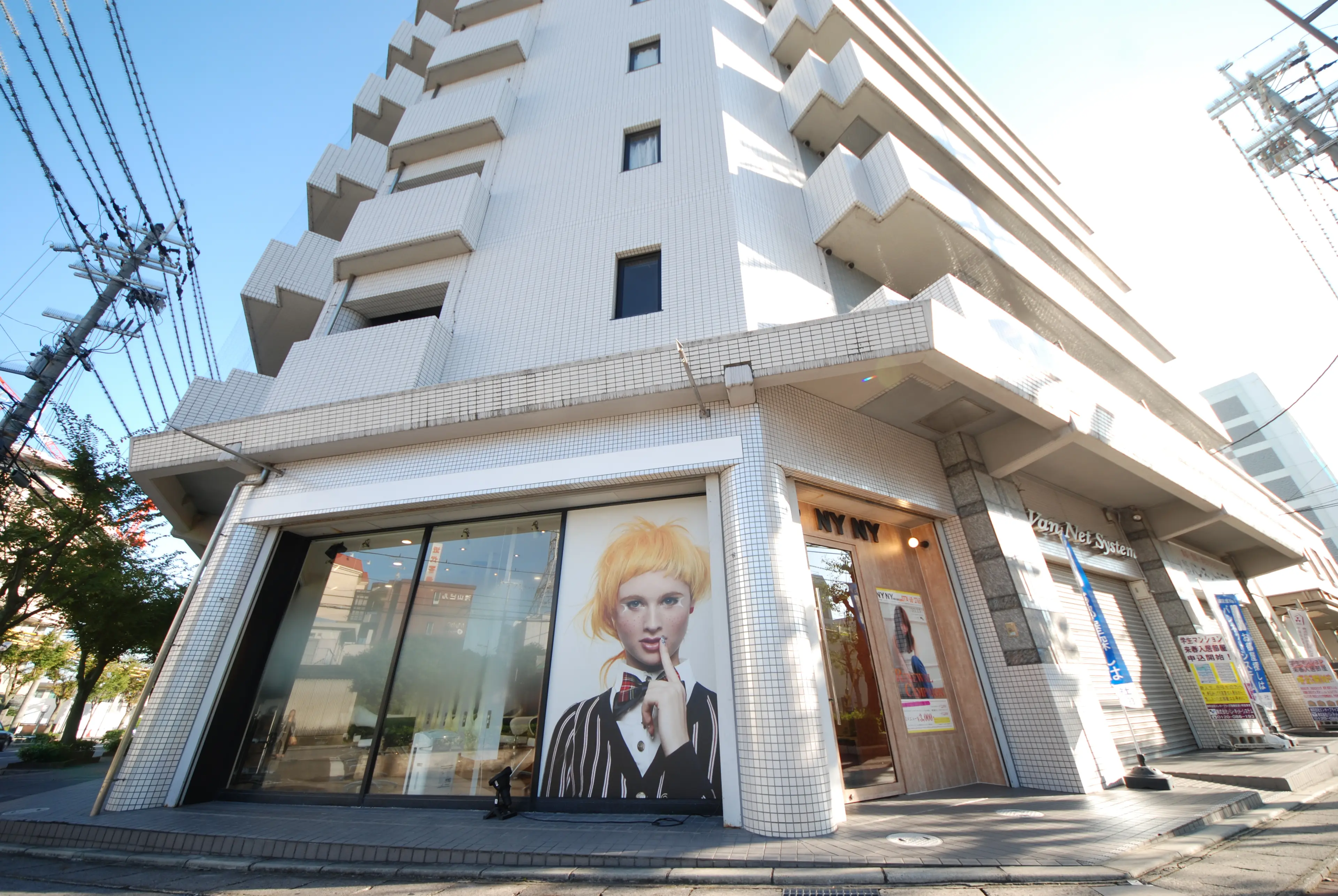 NYNY 新田辺店の内観・外観1