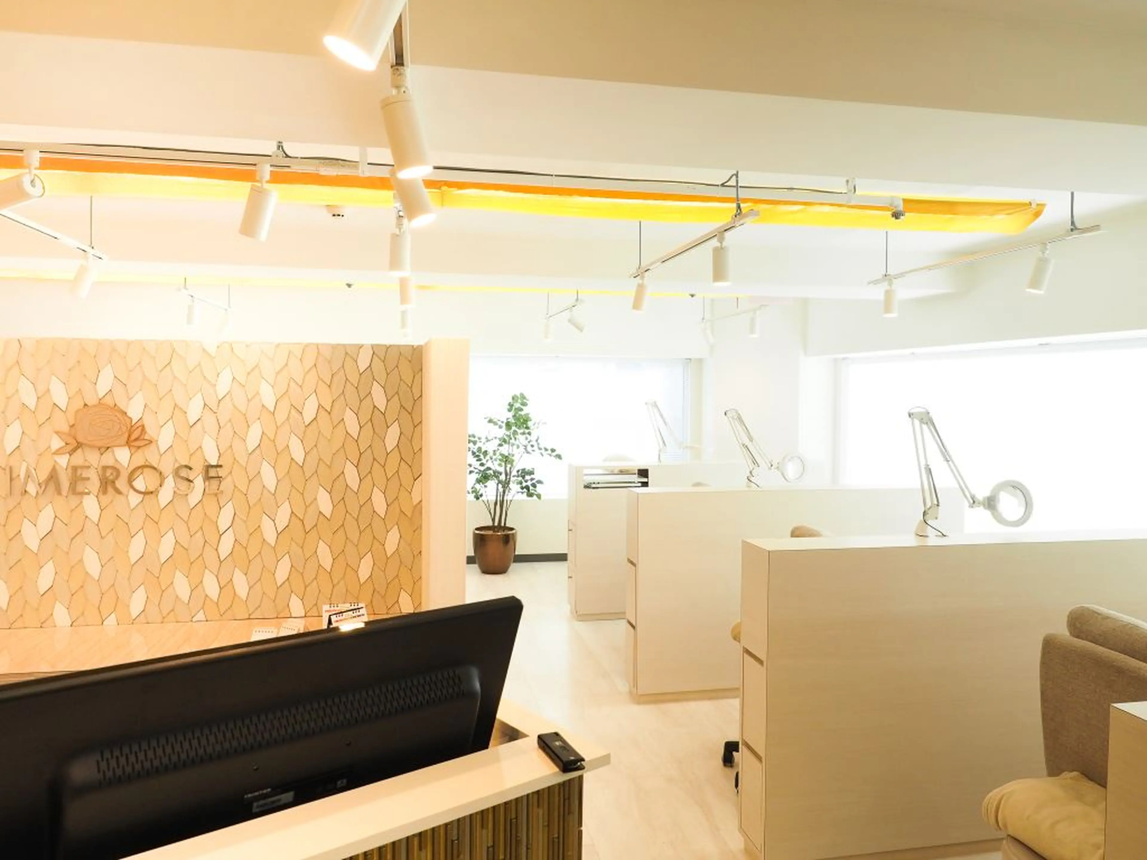 AIMEROSE梅田店の内観・外観1