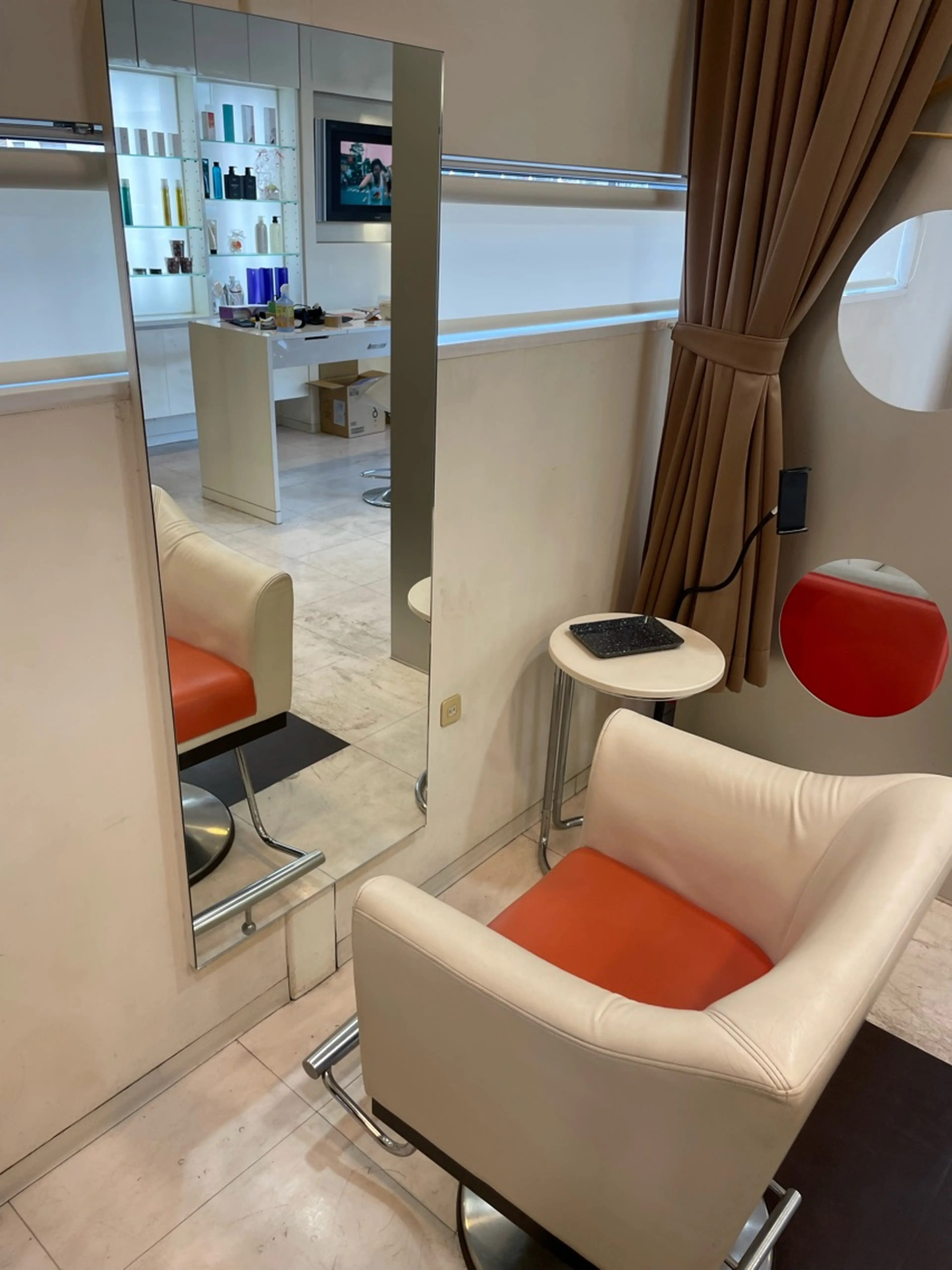 hair design Awesome (avant-garde内)の内観・外観2