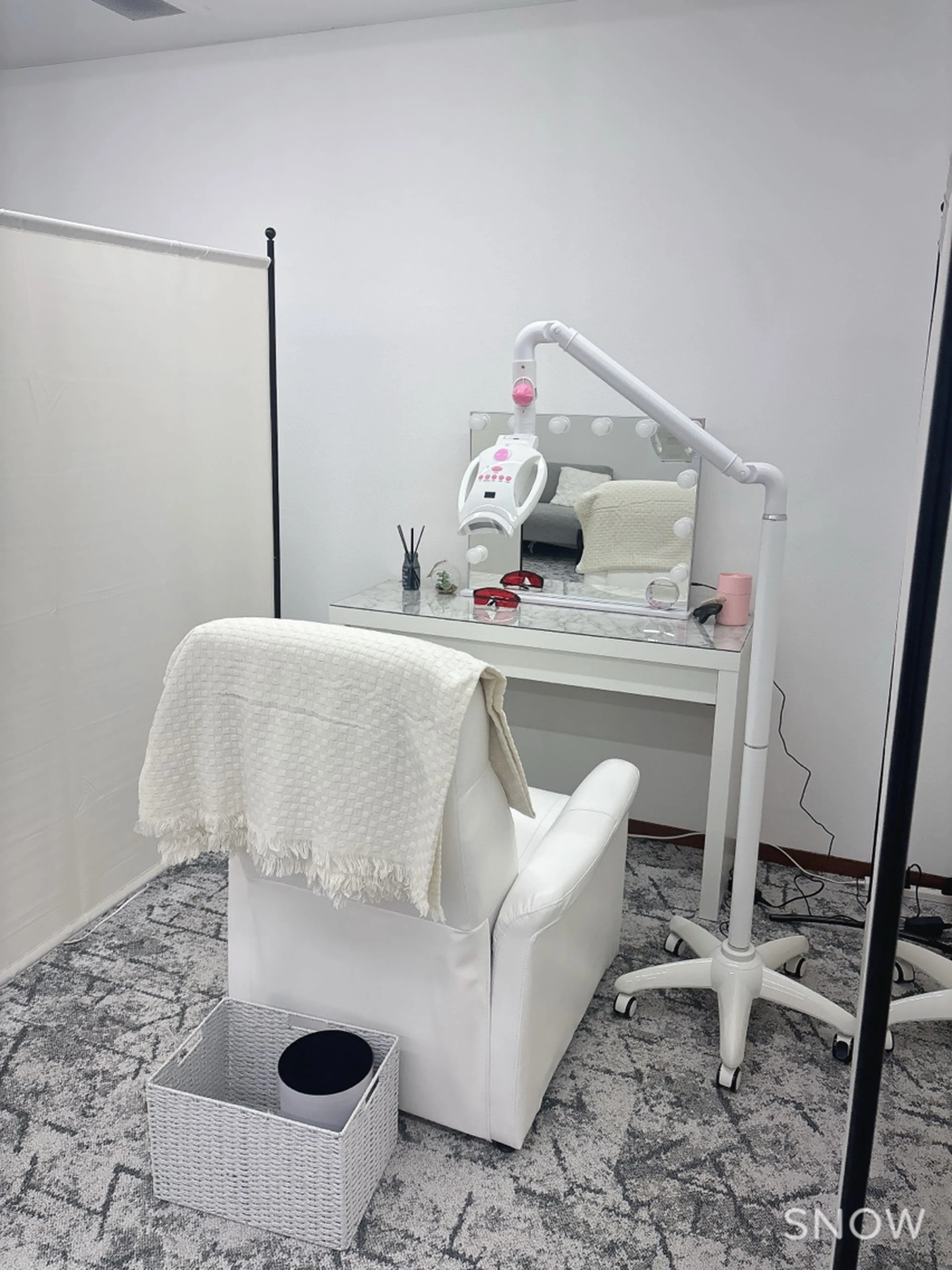 エクシアホワイト四日市店の内観・外観1