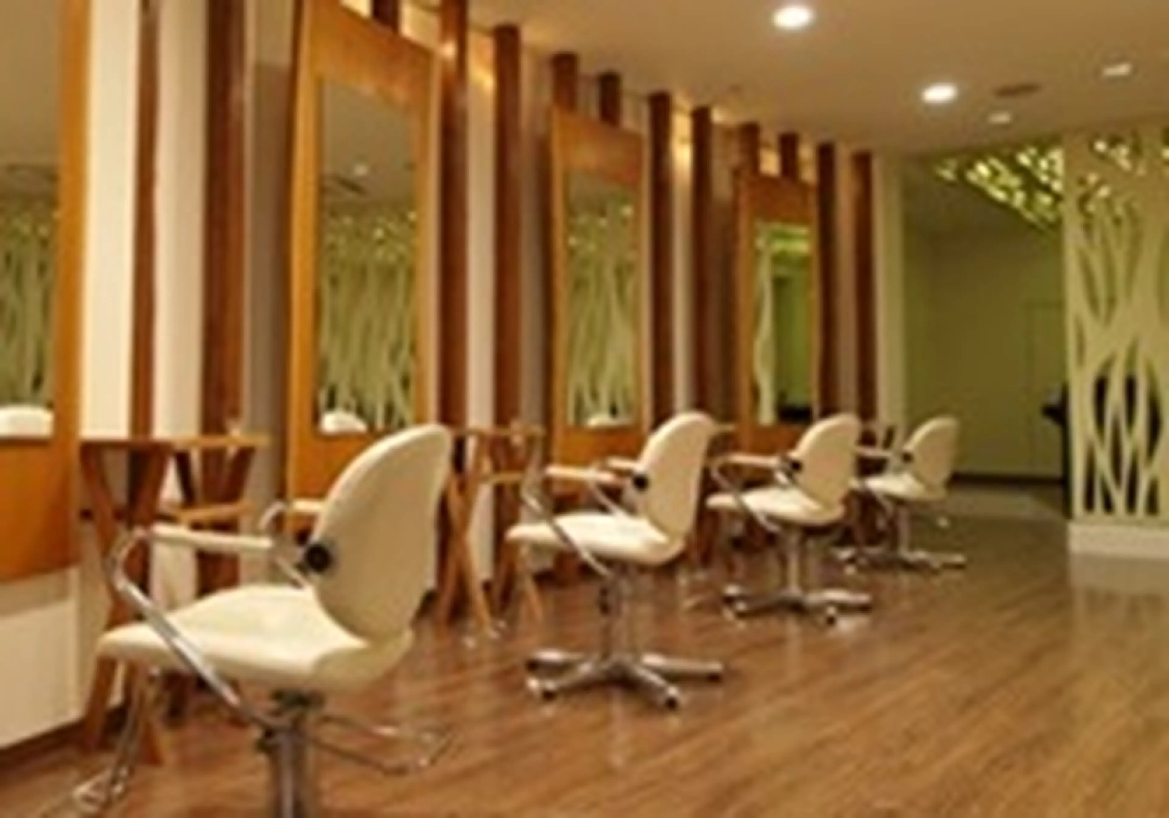 Hair&Make hurra　府中店の内観・外観1