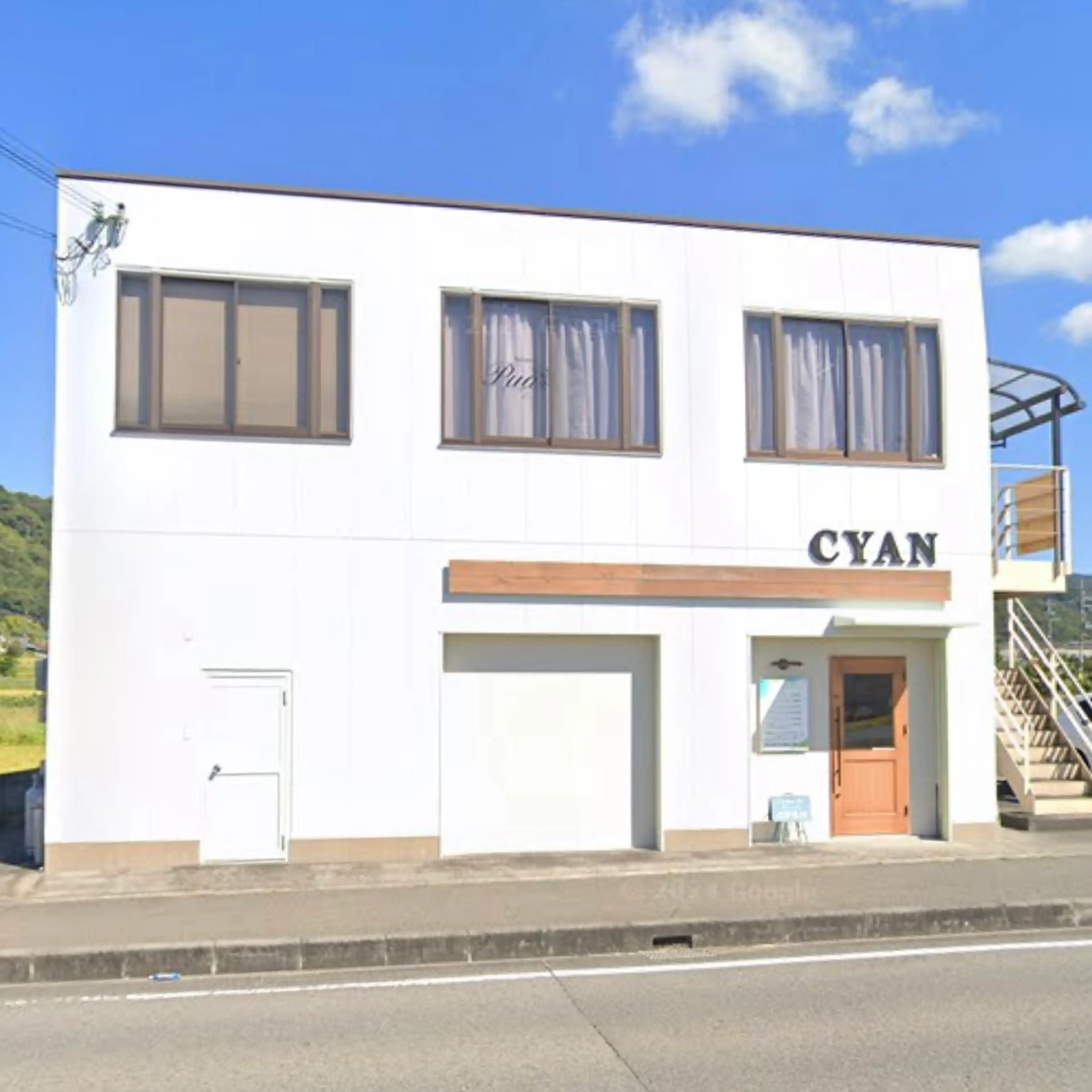 Salona PUAの内観・外観1