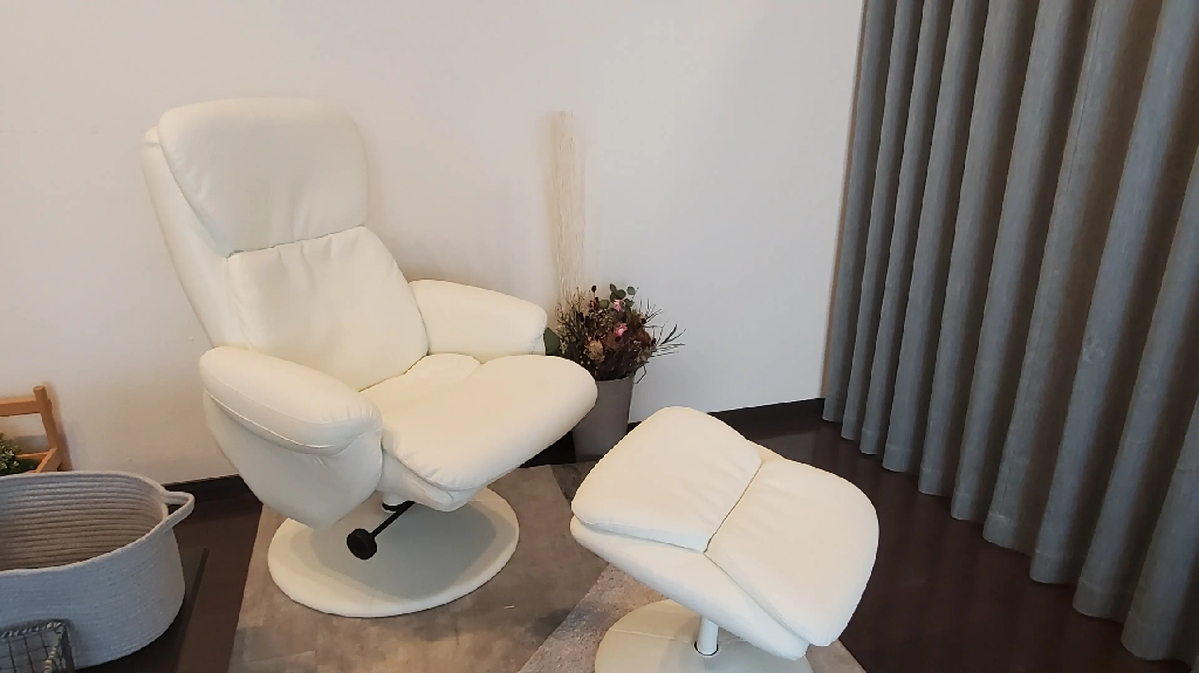 Lakalani Nail by ELYSIAの内観・外観2