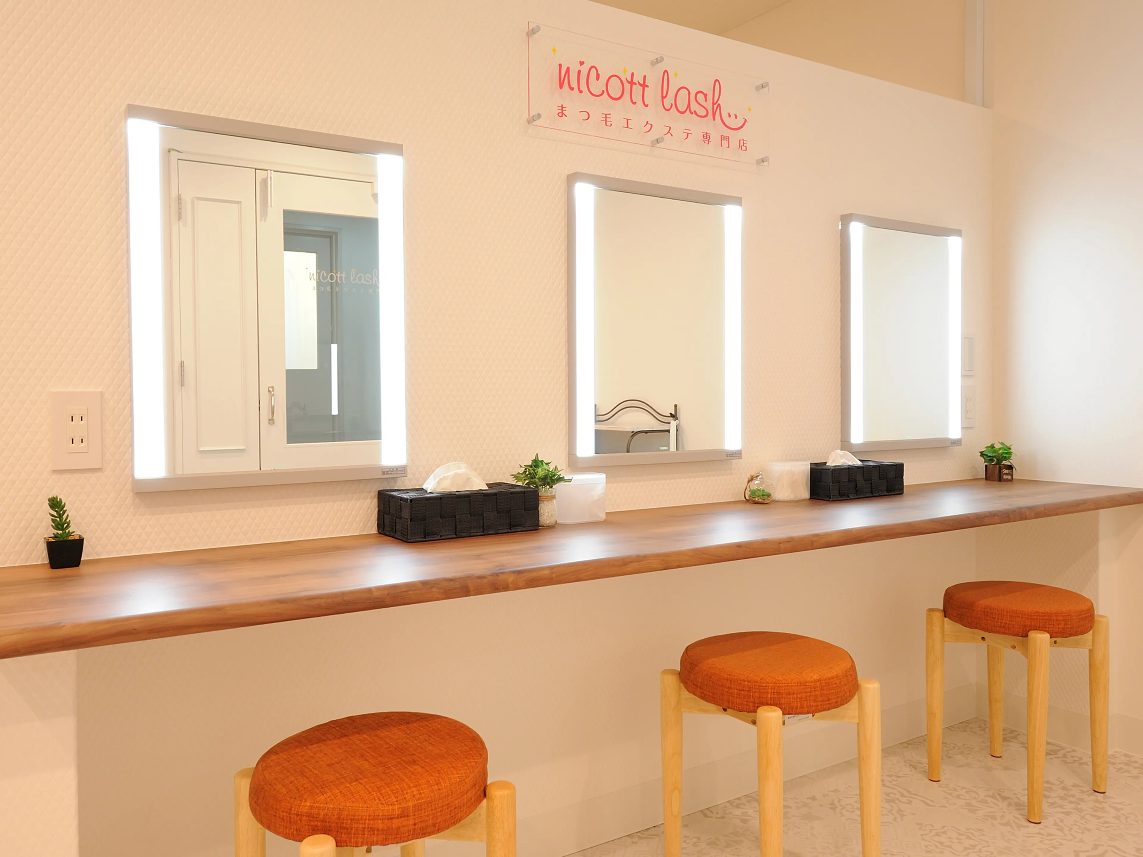 nicott lash  神戸三宮店の内観・外観3