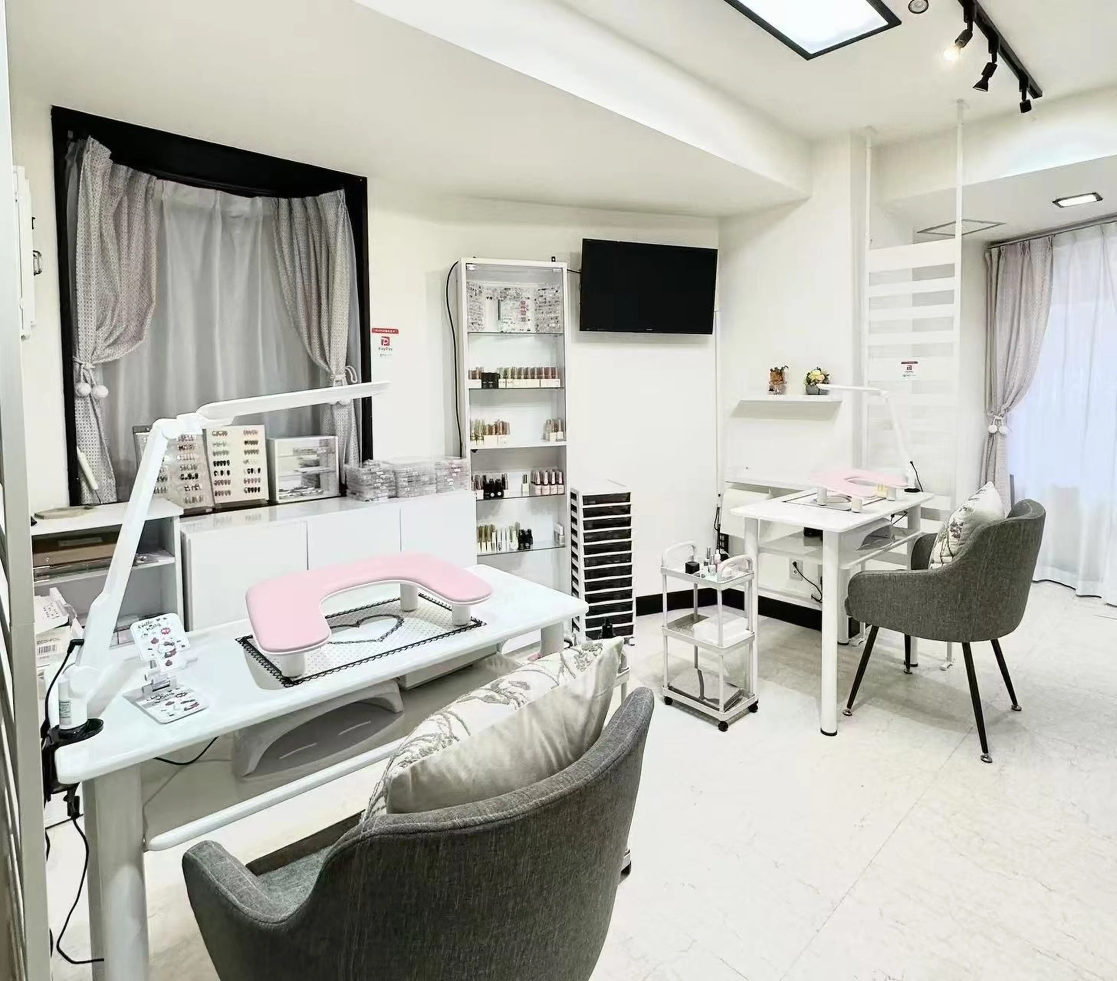 Pure&Rich Nail Salonの内観・外観1