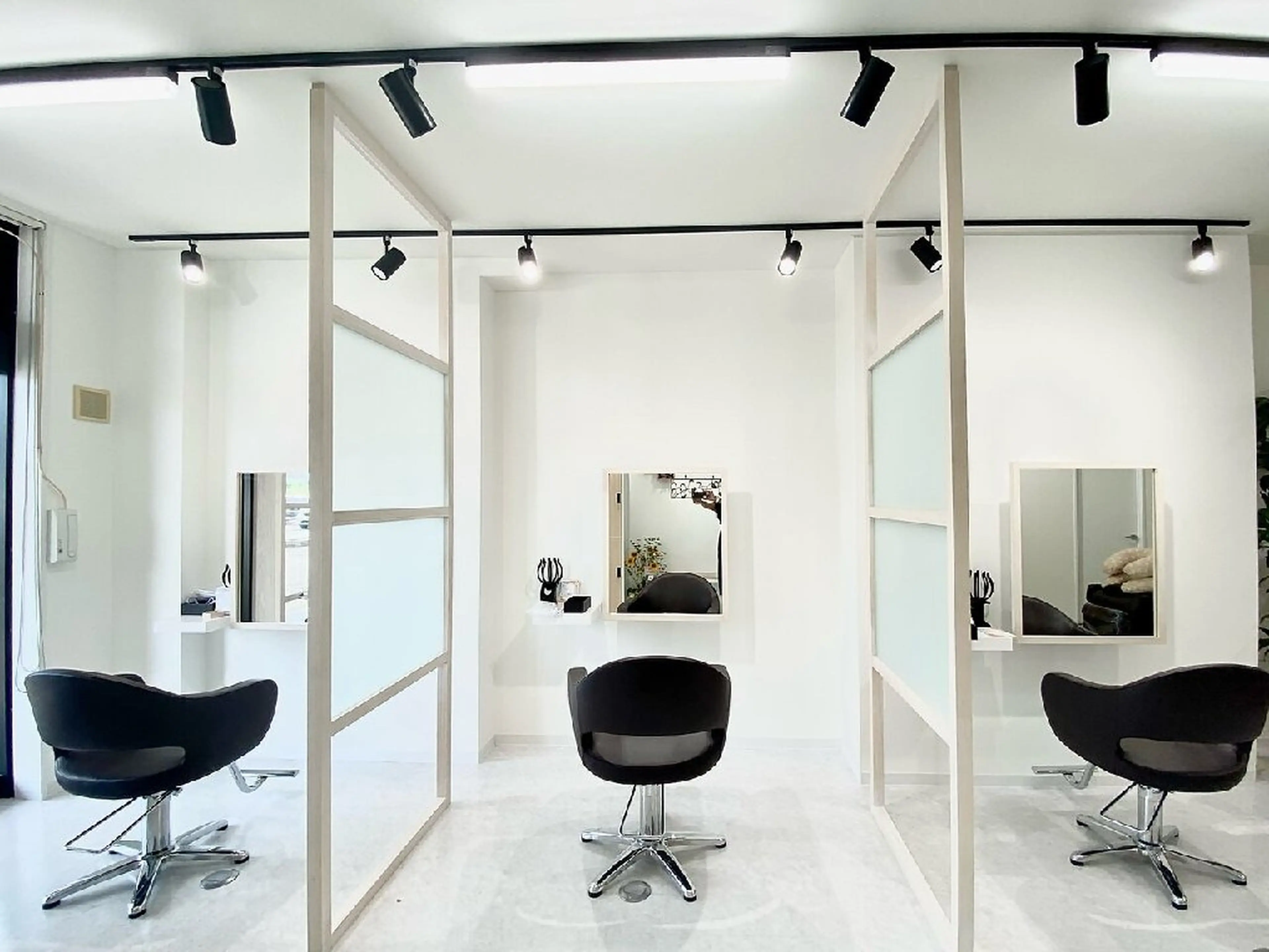 髪質改善特化型サロン　HACOの内観・外観2